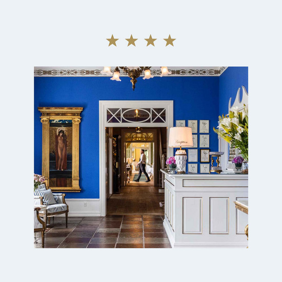 Strategische Kommunikation für dänisches Hotel Die Rezeption des Dyvig Badehotel.