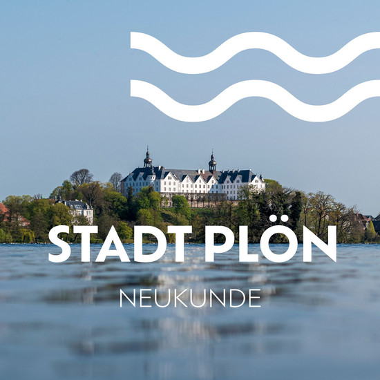 Mehr Seen Schloss am Plöner See mit Schriftzug "Stadt Plön - Neukunde"