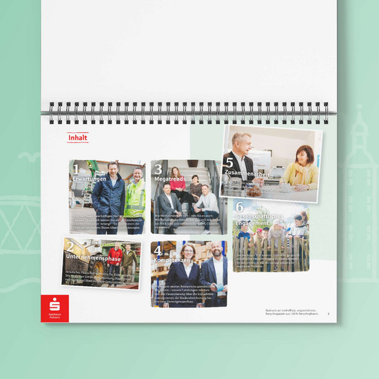 Mittelstandsbroschüre für Sparkasse Ein Ringbuch mit aufgeschlagenem Inhaltsverzeichnis der Broschüre.