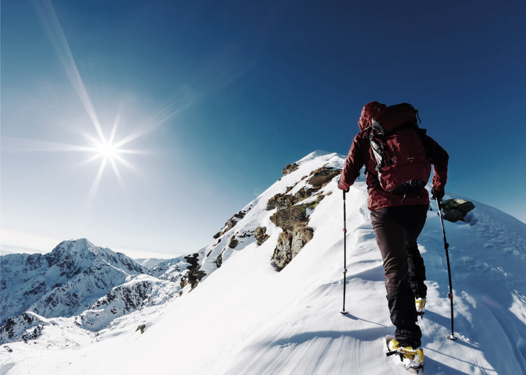 addressware-06.jpg Person besteigt Berg