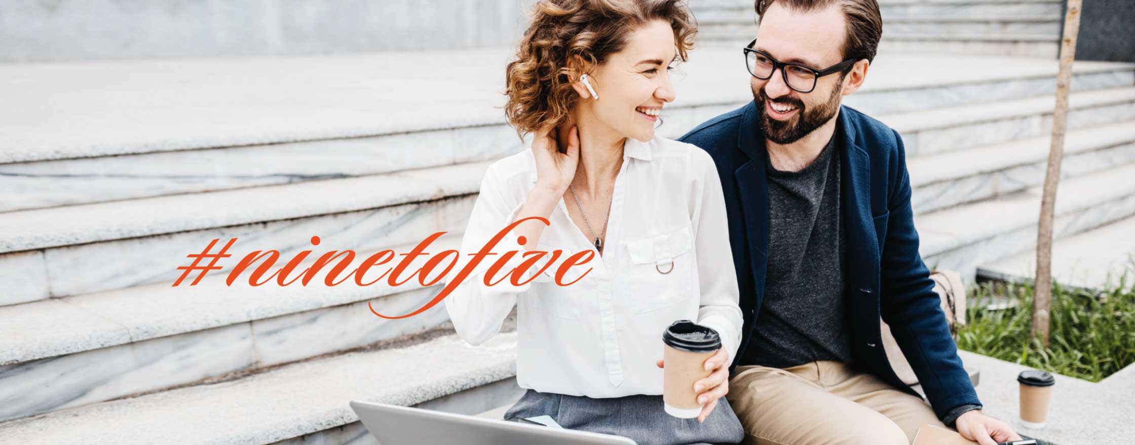 afarell-04.jpg Frau mit Kaffee in der Hand