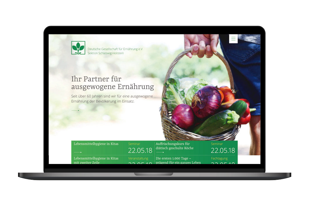 dge-02.jpg Person trägt Obstkorb