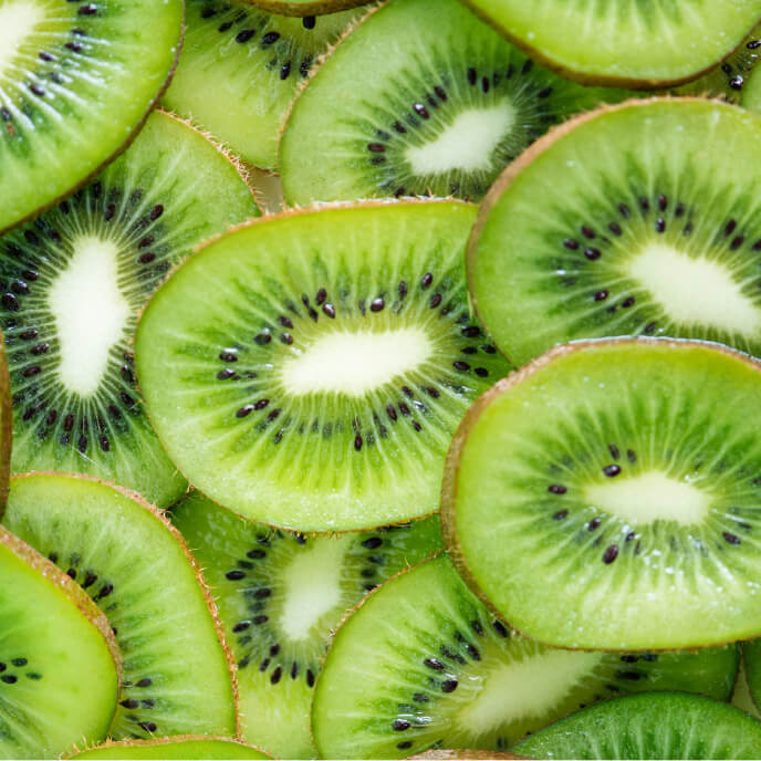 Mit gesundem Appetit Viele grüne Kiwi Scheiben