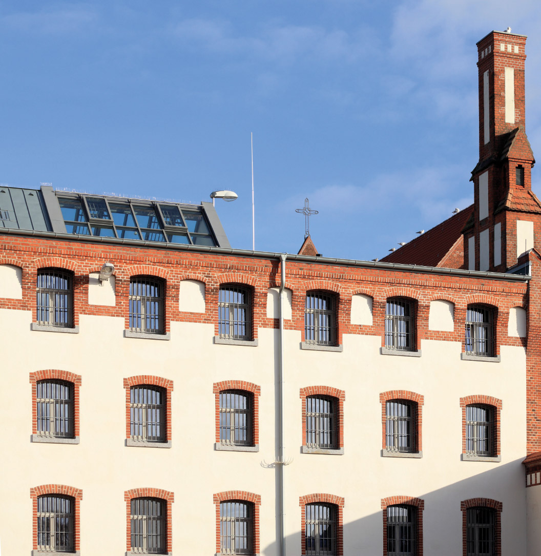 dhbt-03.jpg Außenansicht eines Gefängnisses