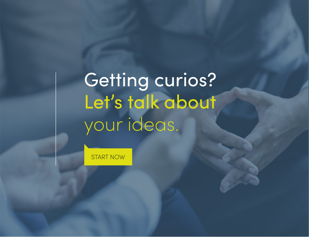 element22-11.jpg Person mit verschränkten Händen