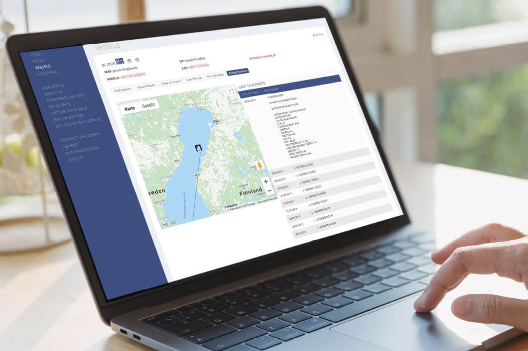 hartmann-intranet-02.jpg Person surft im Hartmann Intranet