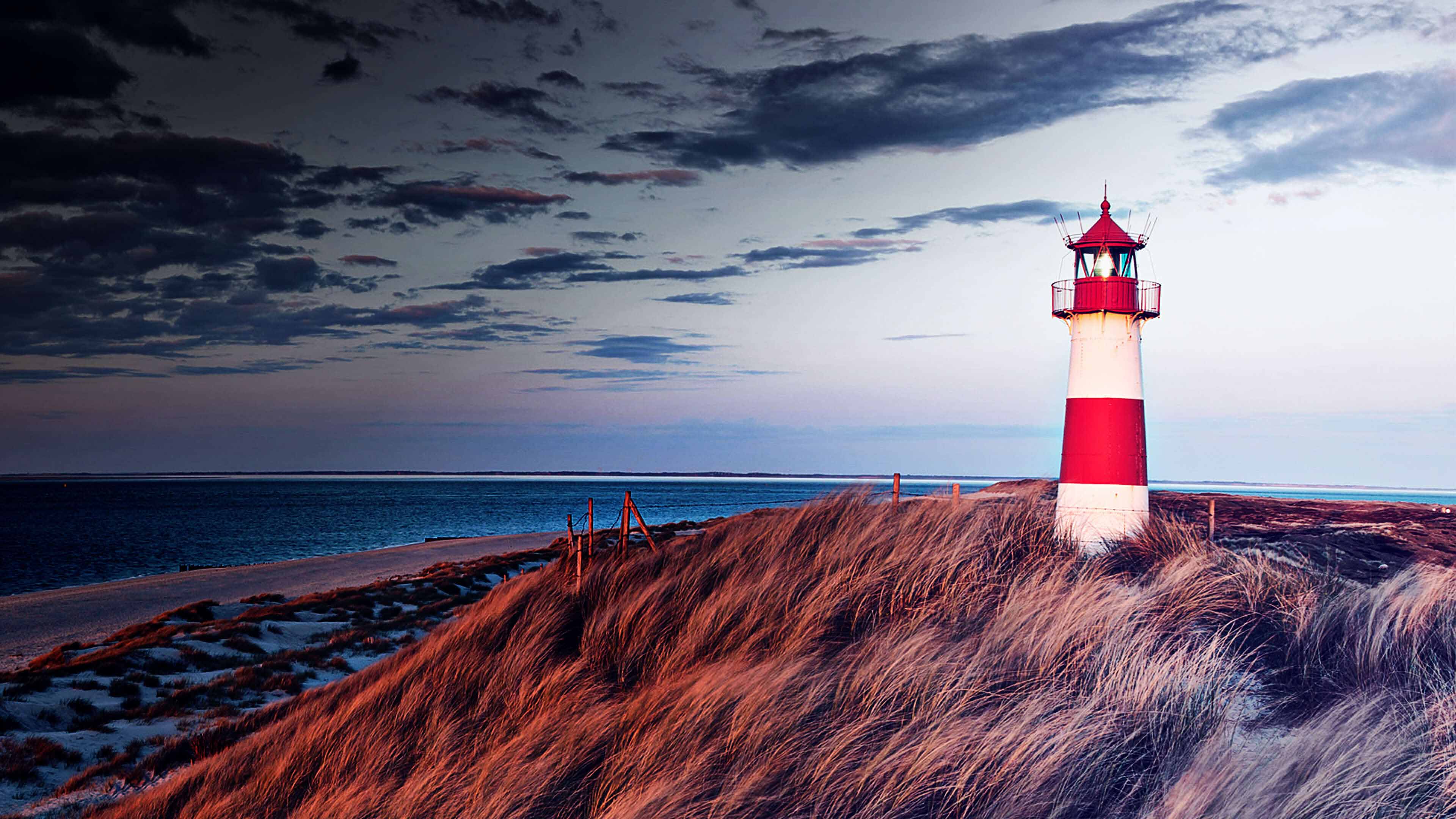 Leuchtturm in den Dünen