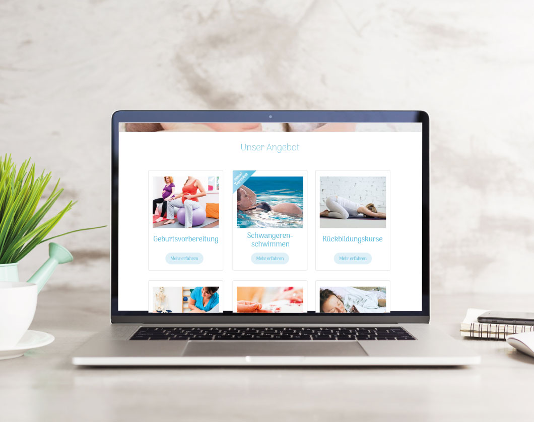 hebammenteam-kiel-06.jpg Heller Computer auf Tisch