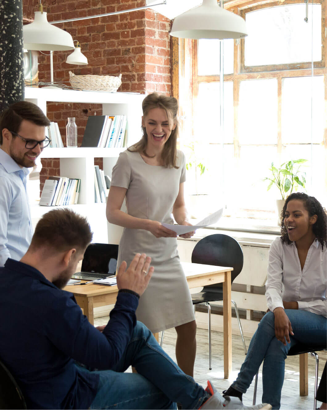 heinrich-boell-stiftung-05.jpg Personen lachen gemeinsam