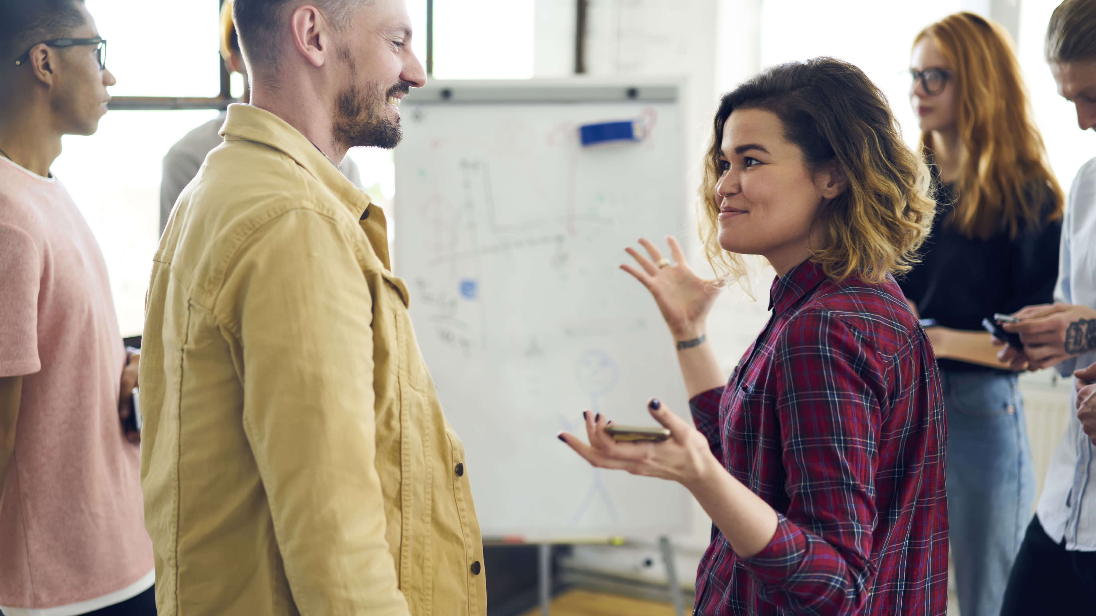 Mann und Frau in Interaktion