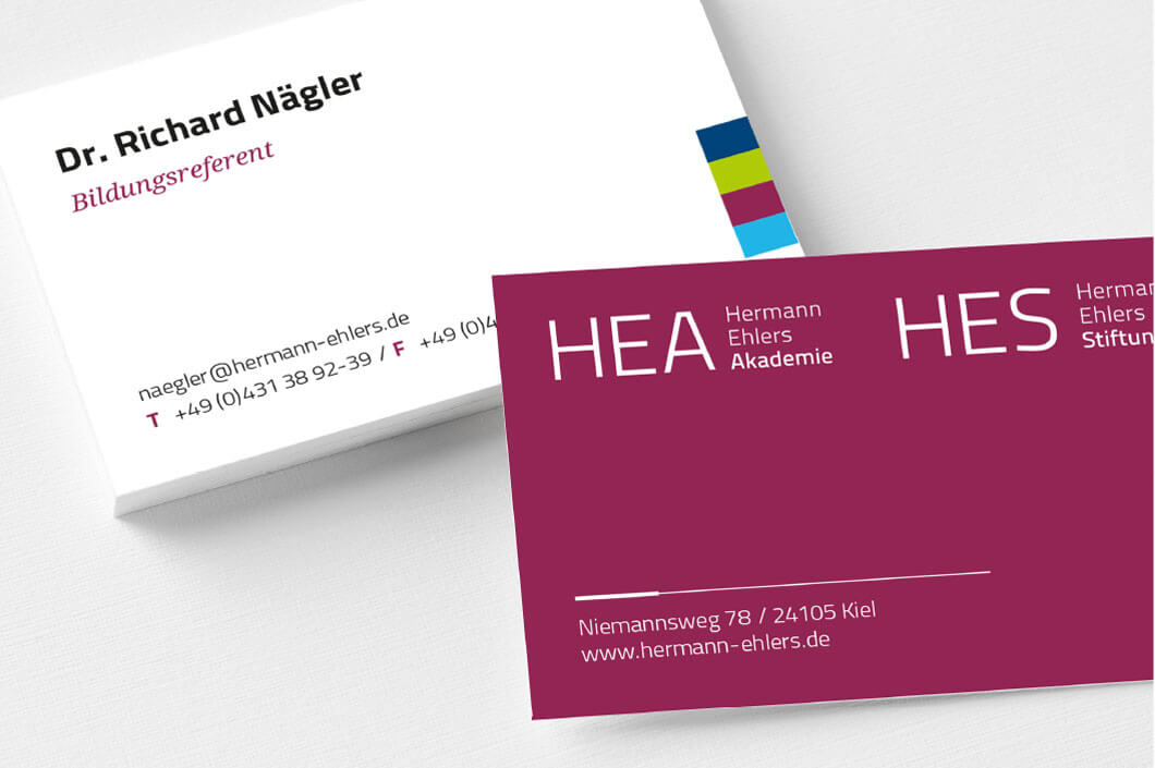 hea-02.jpg Weinrote Visitenkarte der Hermann Ehlers Akademie