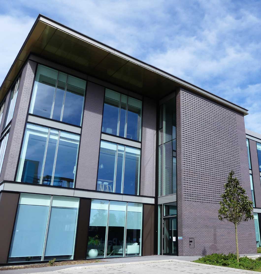 kersig-02.jpg Dunkles Hauptgebäude von kersig