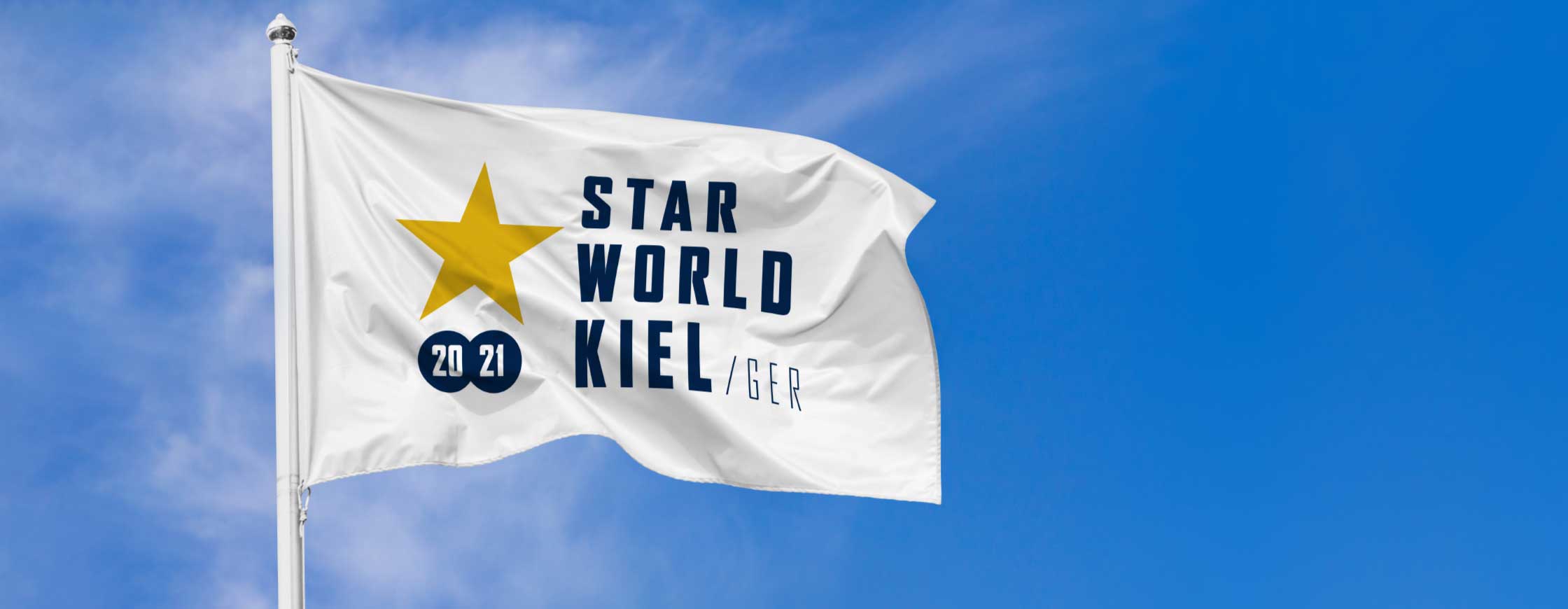 kyc-03.jpg Weiße Flagge mit blauen Himmel
