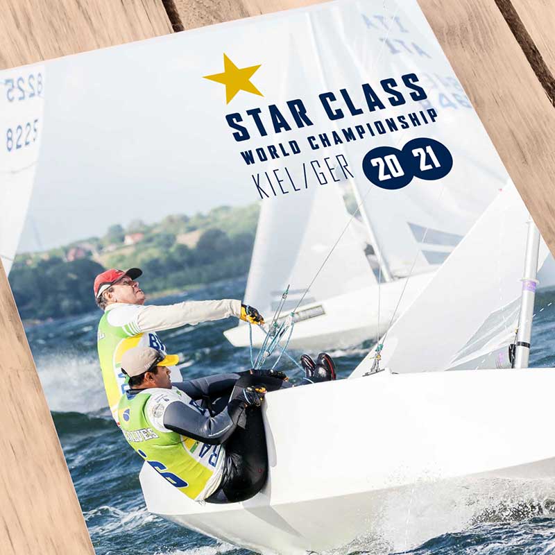 Segel gesetzt Katalog Vorderseite mit segelnden Personen