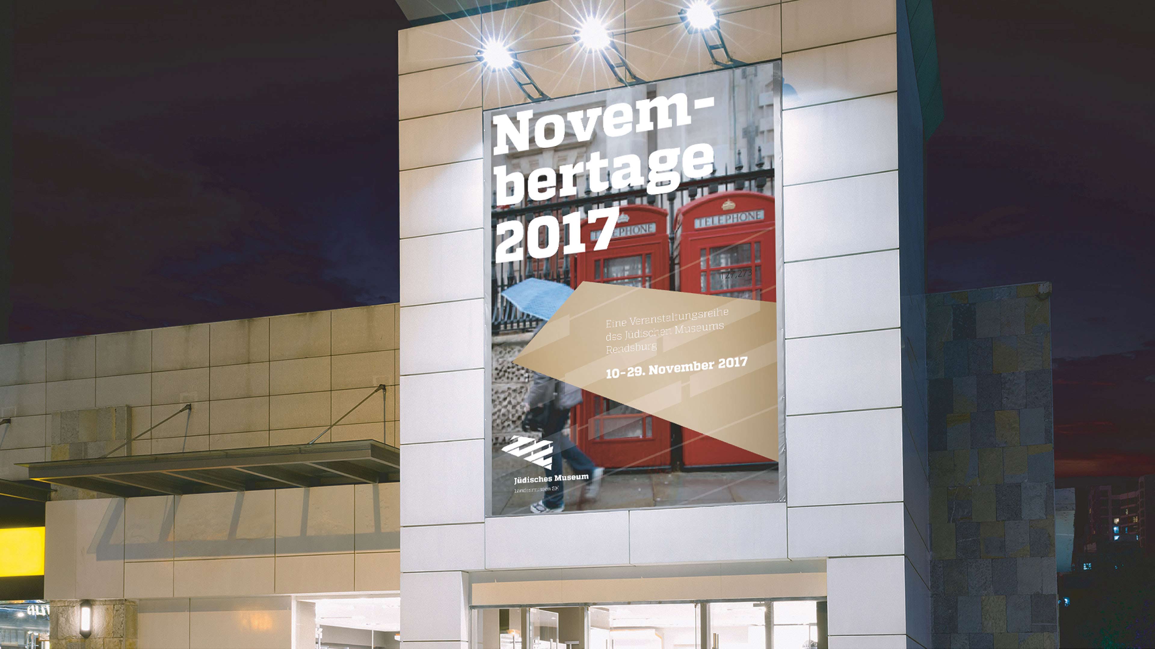 Werbung der Landesmuseen an Gebäude