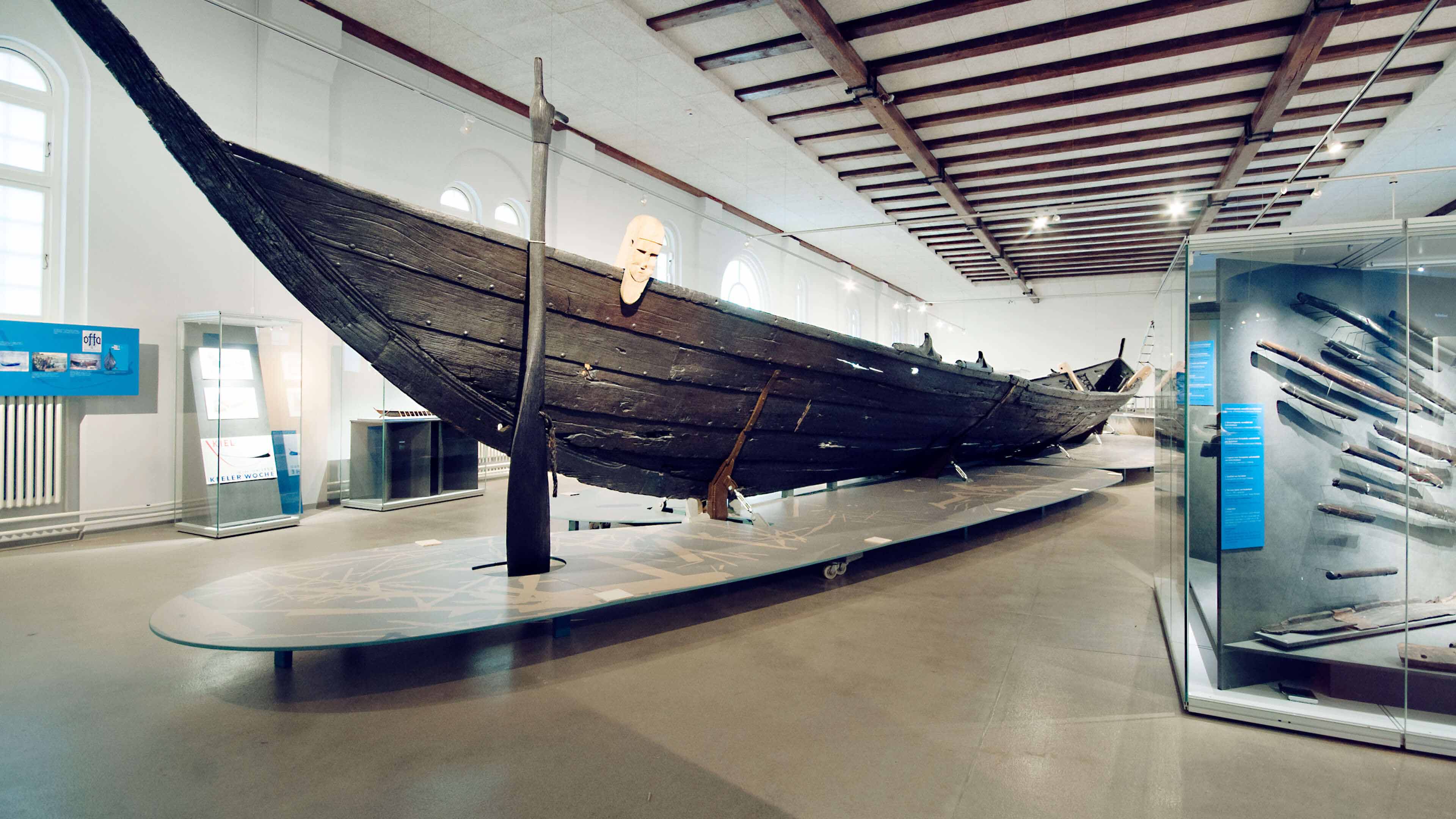 Wikingerschiff im Museum