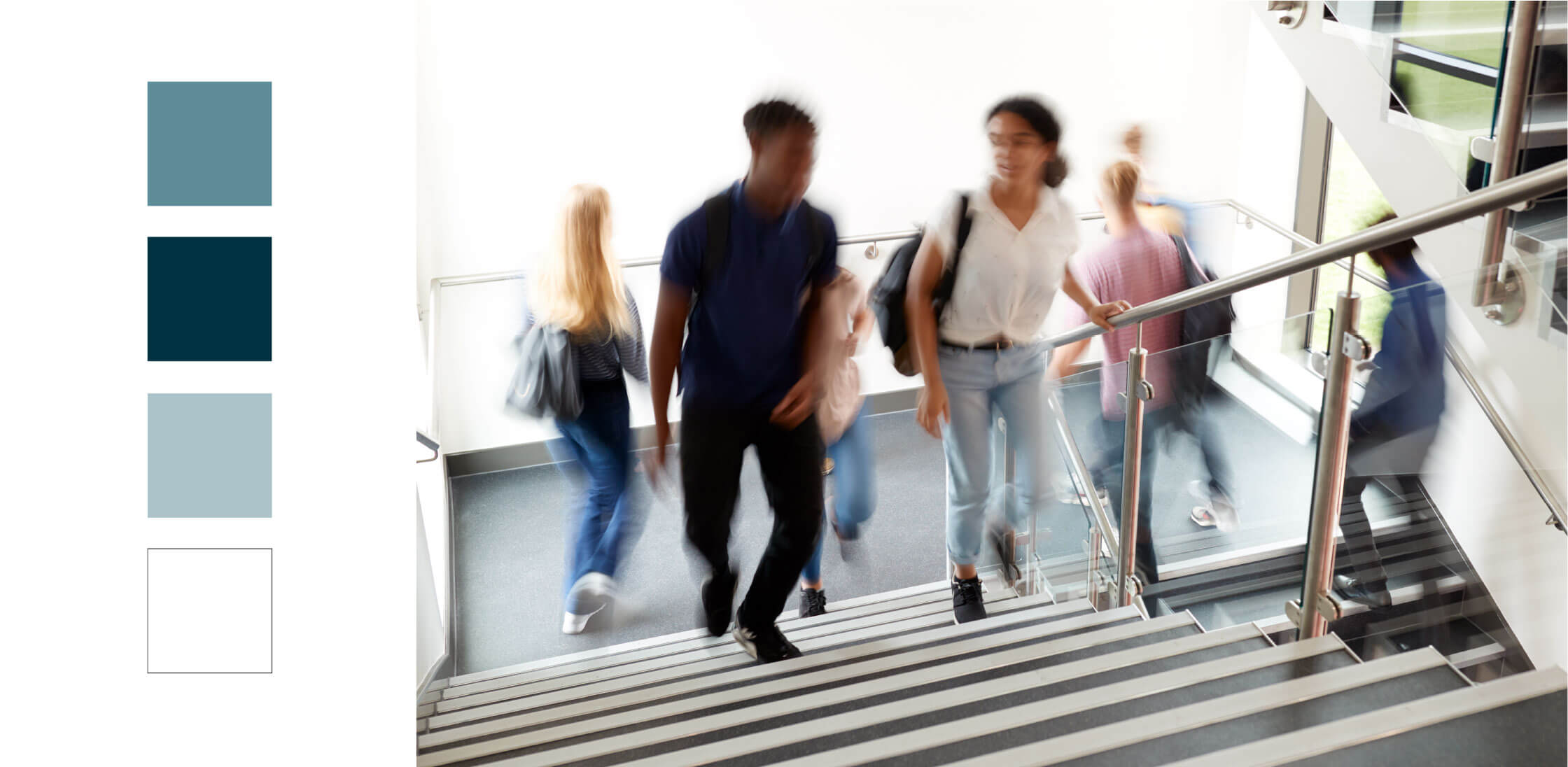 Schüler gehen Treppe hoch