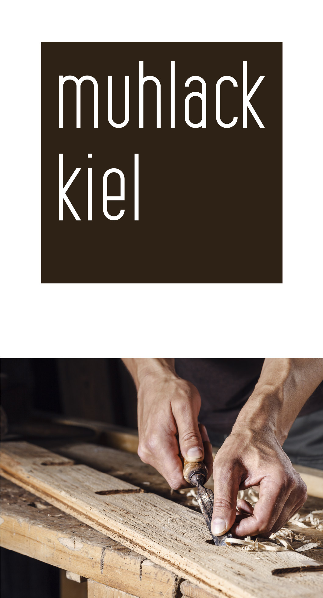 muhlack-02.jpg Mann schnitzt im Holz