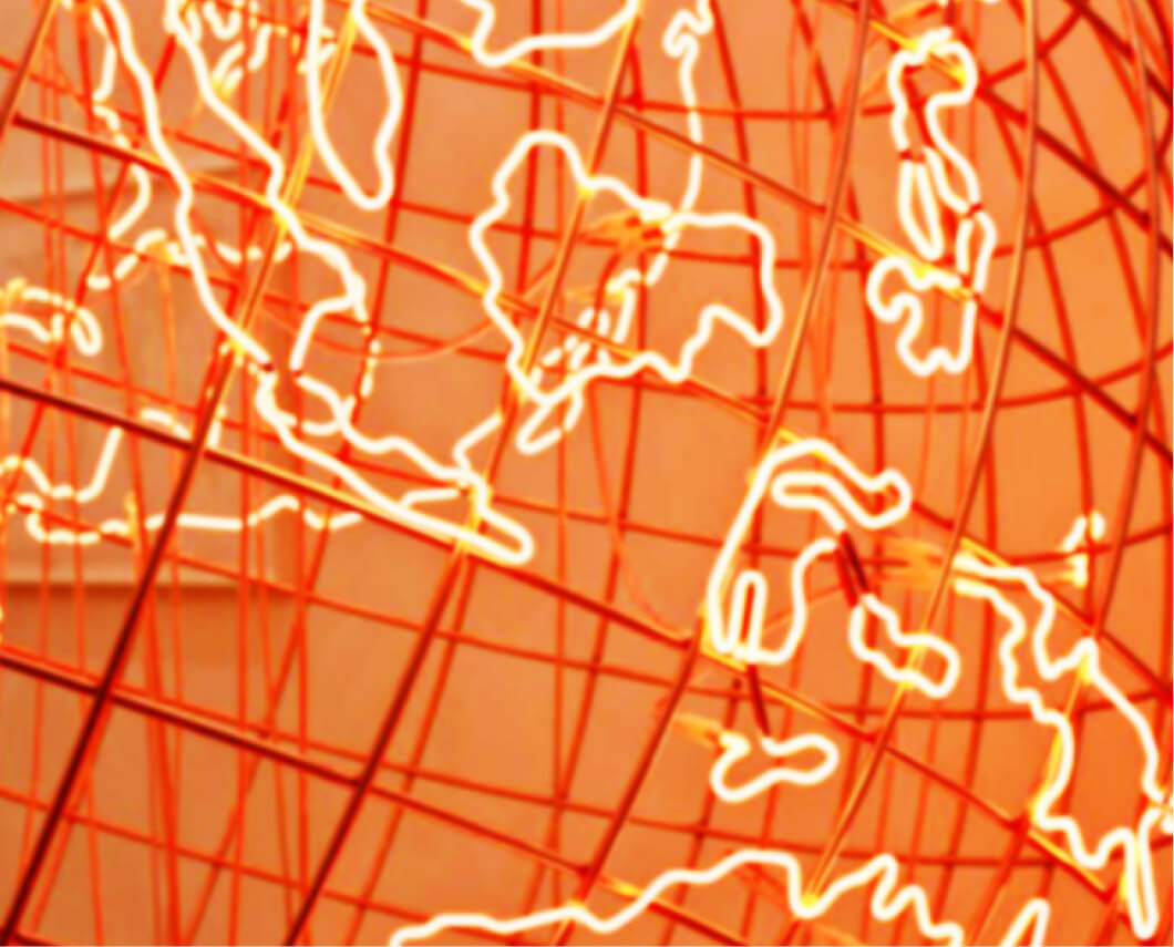 zukunftswerte-05.jpg Orangener Draht mit hellem Licht