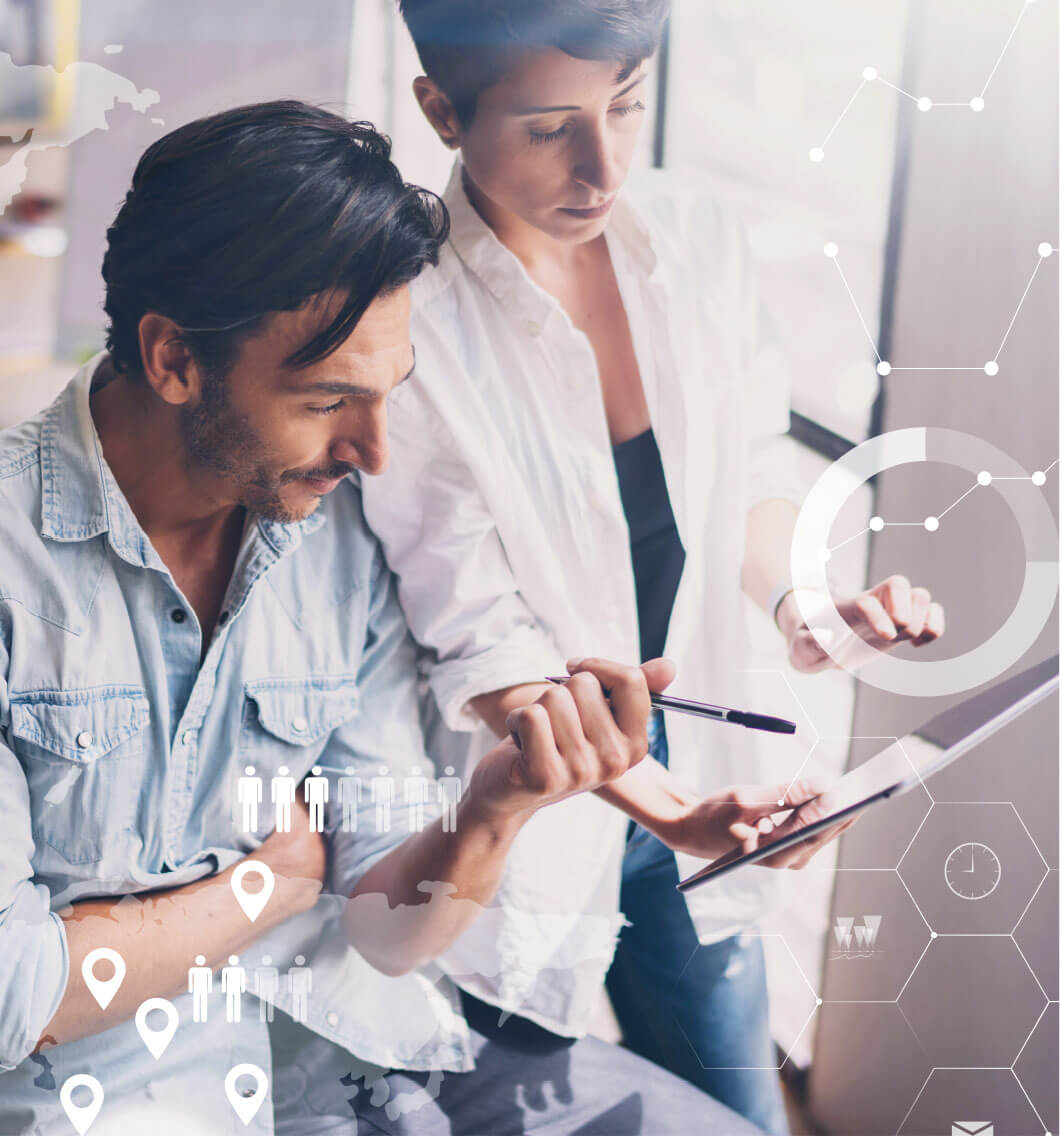 zukunftswerte-09.jpg Zwei Personen am Fenster