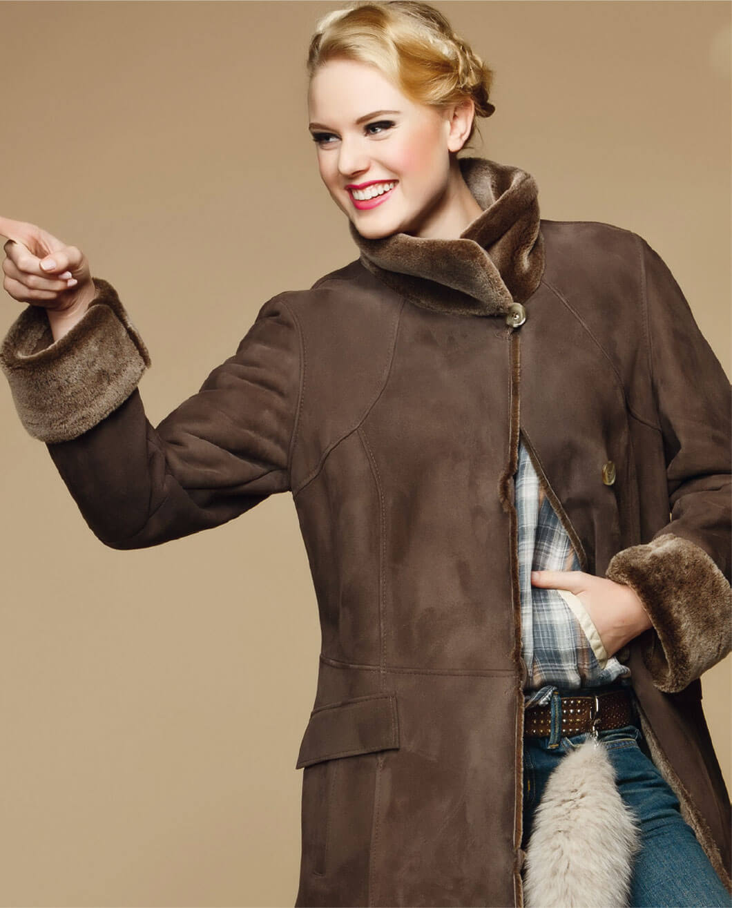 reifenstein-06.jpg Blondes Model in brauner Lederjacke