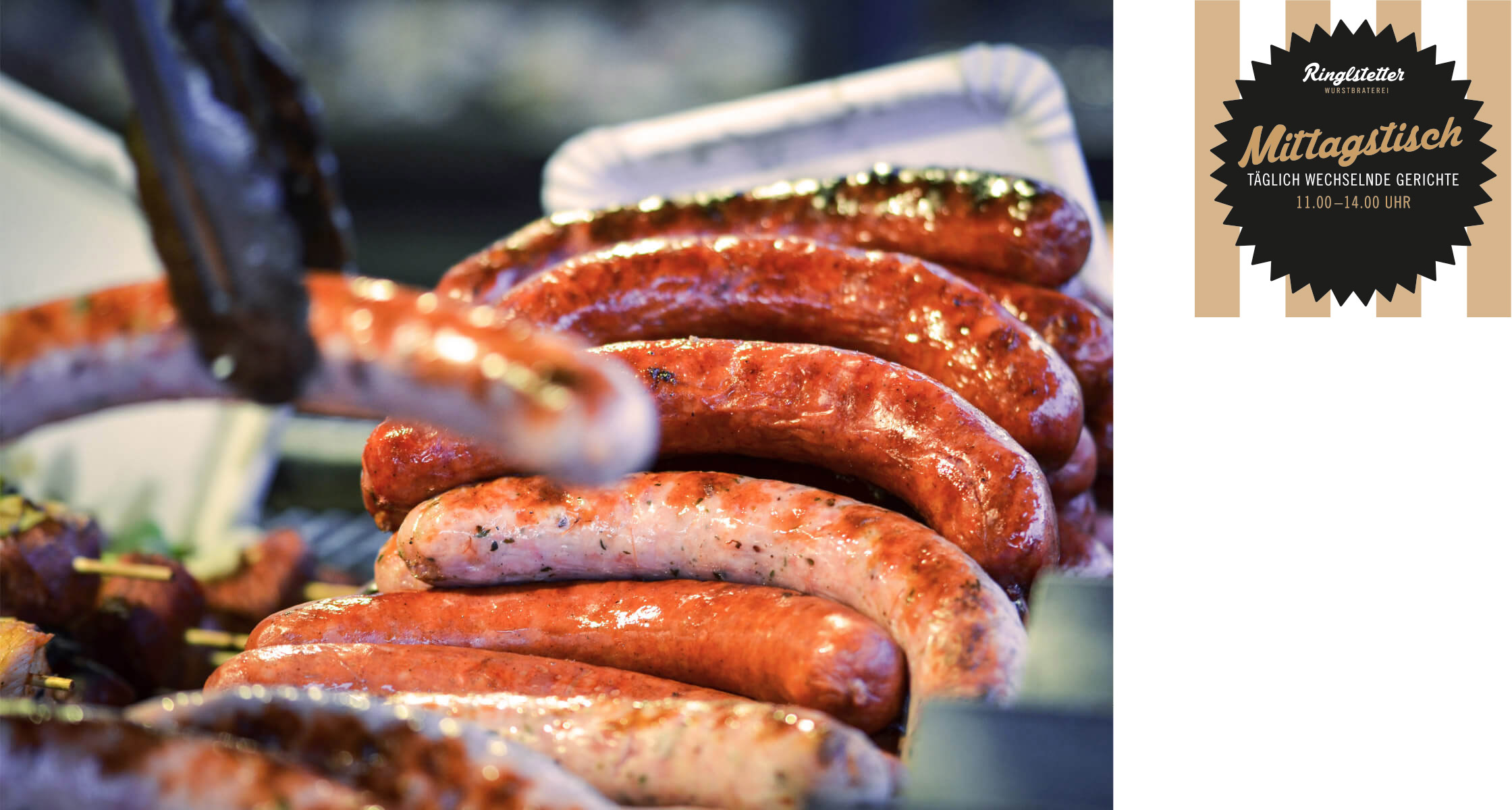 Gestapelte Würstchen auf Grill