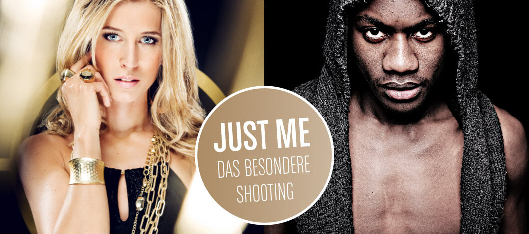 Blonde Frau posiert mit goldenen Schmuck