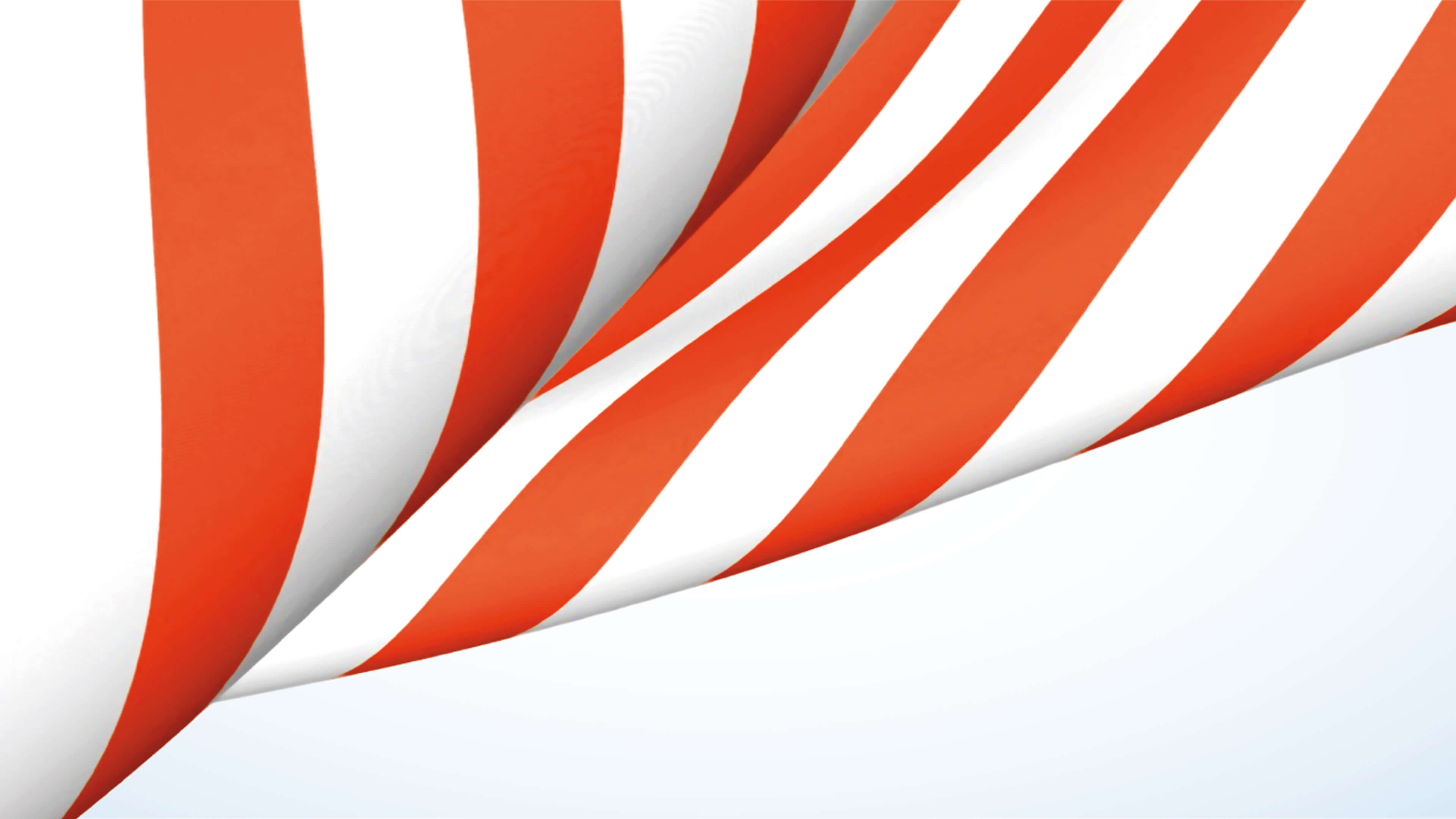 Rot weiß wehendes Tuch