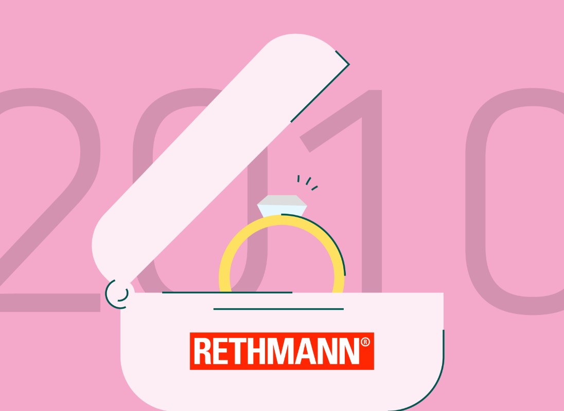 Rosa Hintergrund mit Jahreszahl 2010 mit Verlobungsring