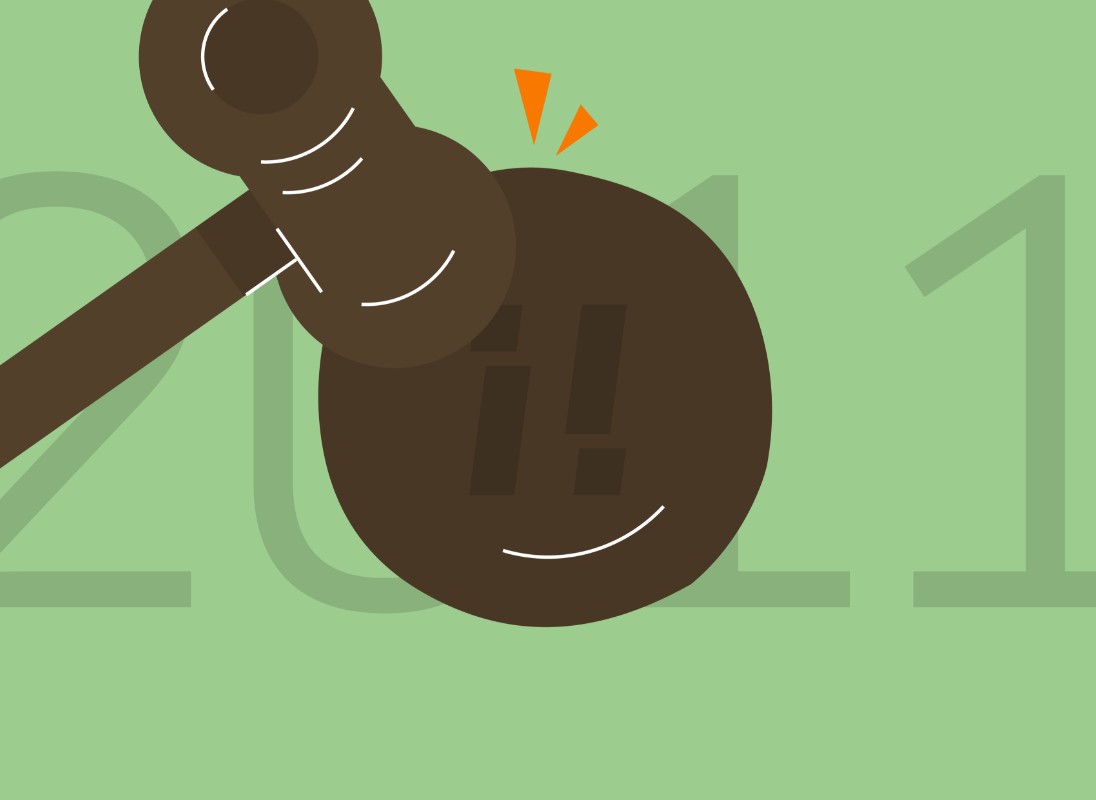 Grüner Hintergrund mit Jahreszahl 2011 und Auktionshammer