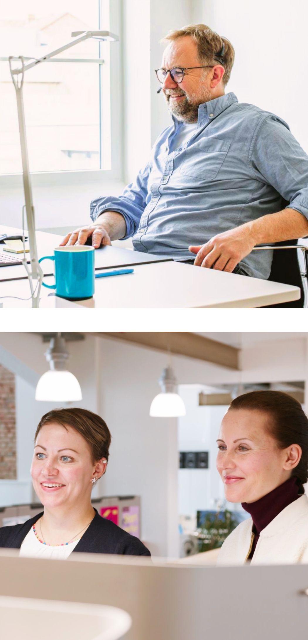 Ein Hochzwei Mitarbeiter sitzt am Schreibtisch und telefoniert