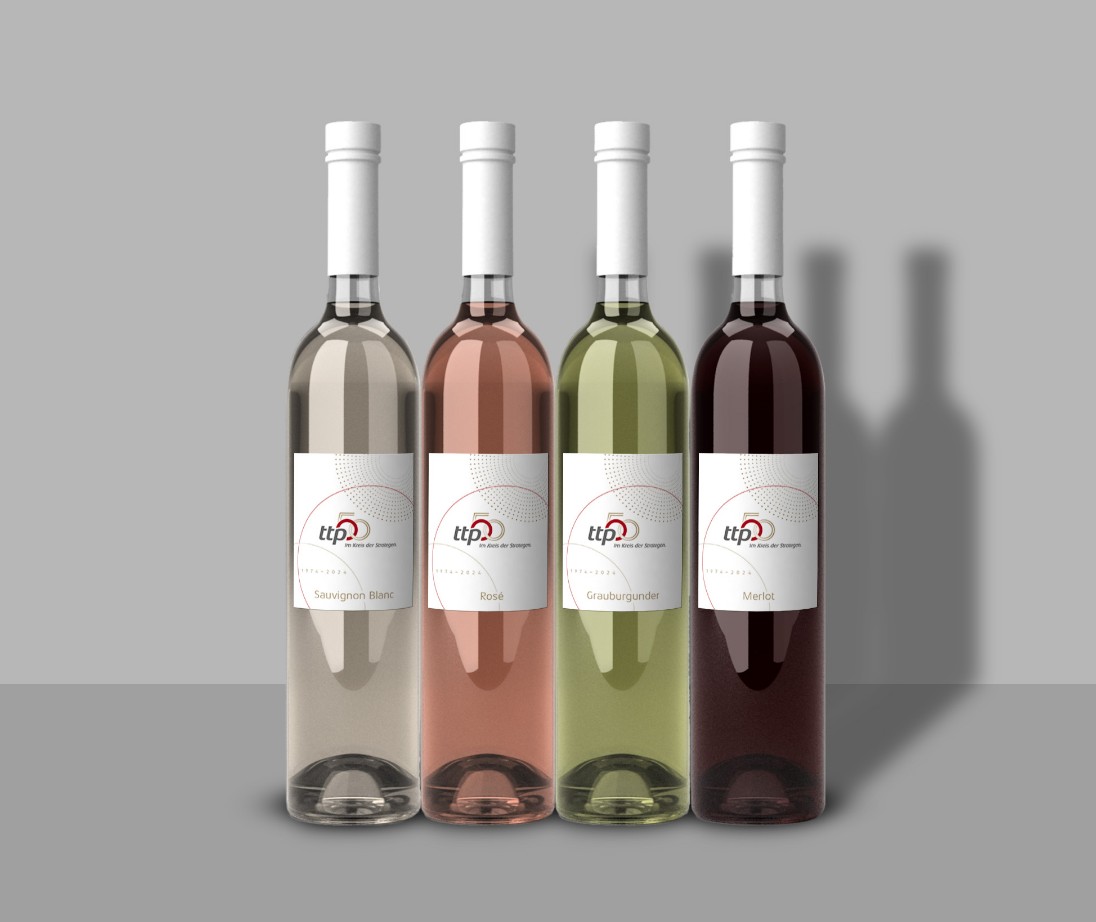 h2_einblicke_firmenevents_teaser_04.jpg 50 Jahre ttp Weinflaschen