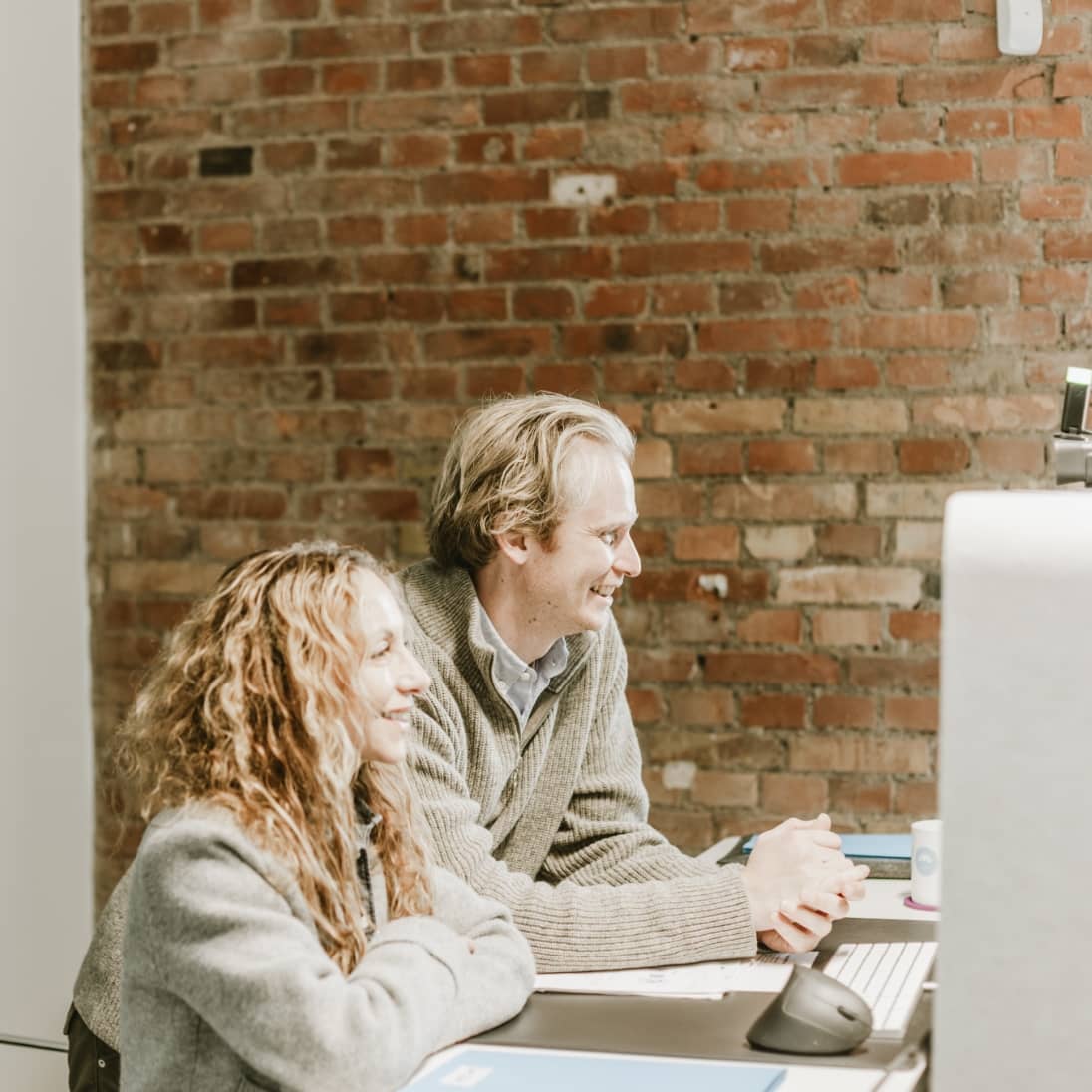 Foto unserer zwei Kollegen aus der Personalabteilung