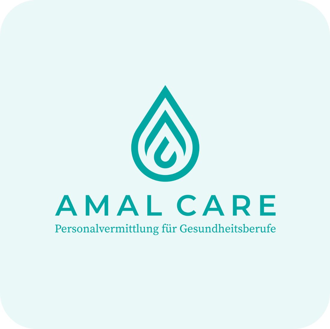 Das Amal Care Logo in Tropfenform in türkis auf helltürkisem Hintergrund