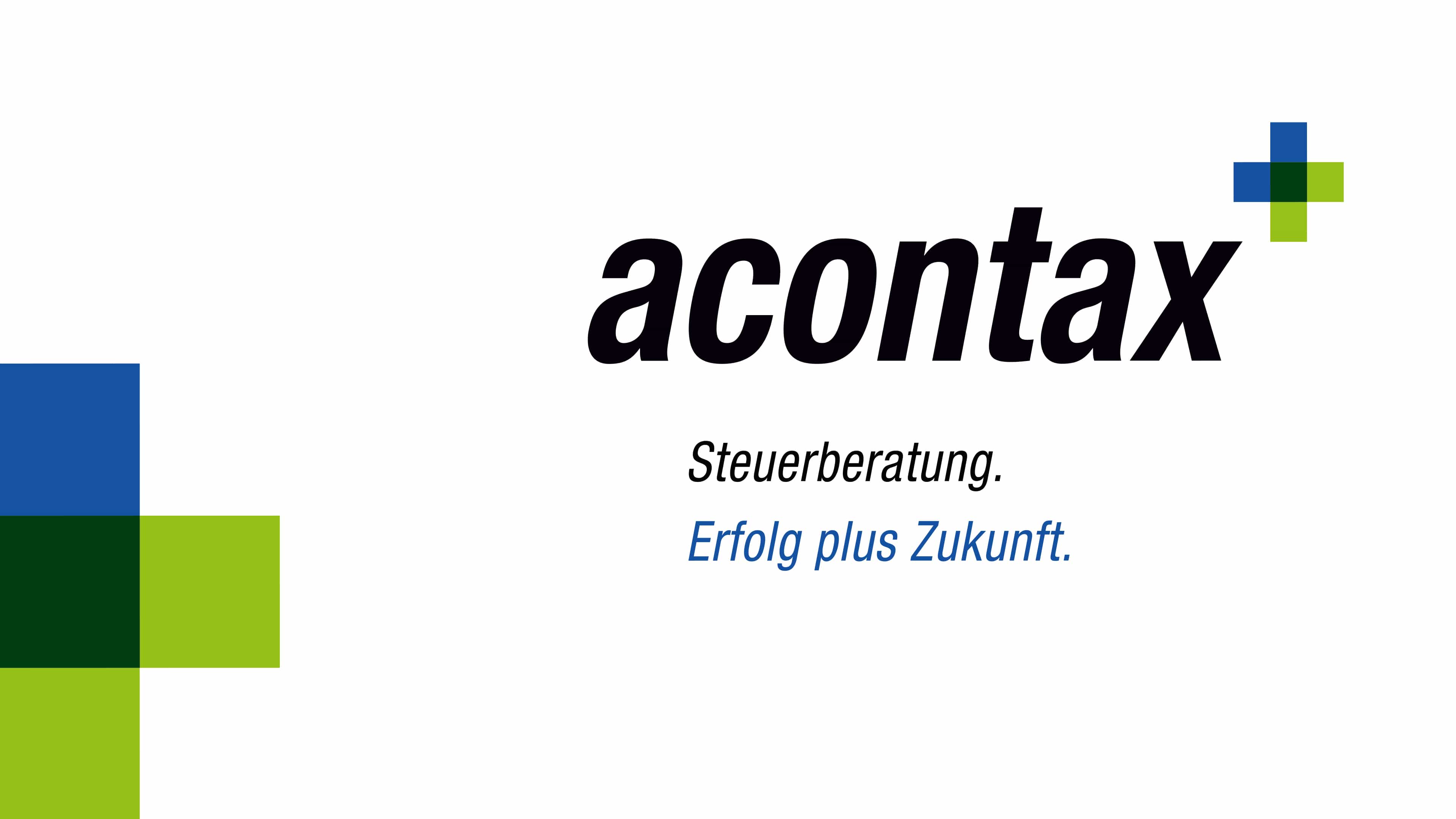Schriftzug acontax mit grün-blauem Plus oben rechts und grün-blauen Farbquadraten links unten