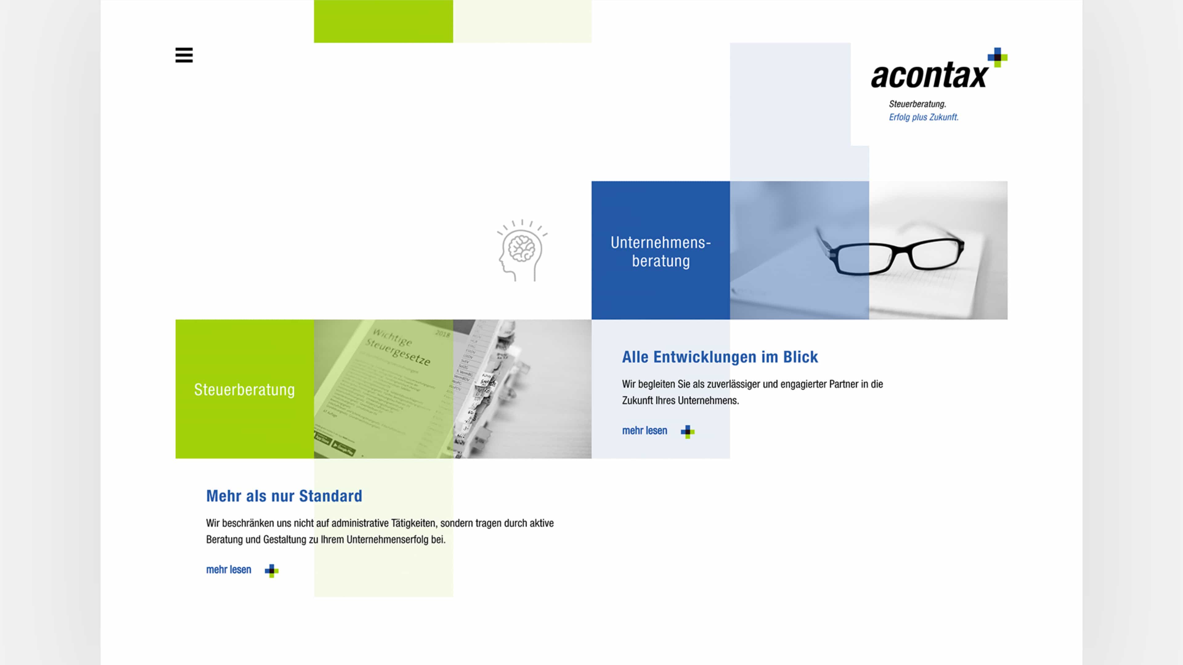 hochzwei_acontax_slider_02.jpg Grüne und blaue Farbquadrate und Teasertexte auf Website von acontax