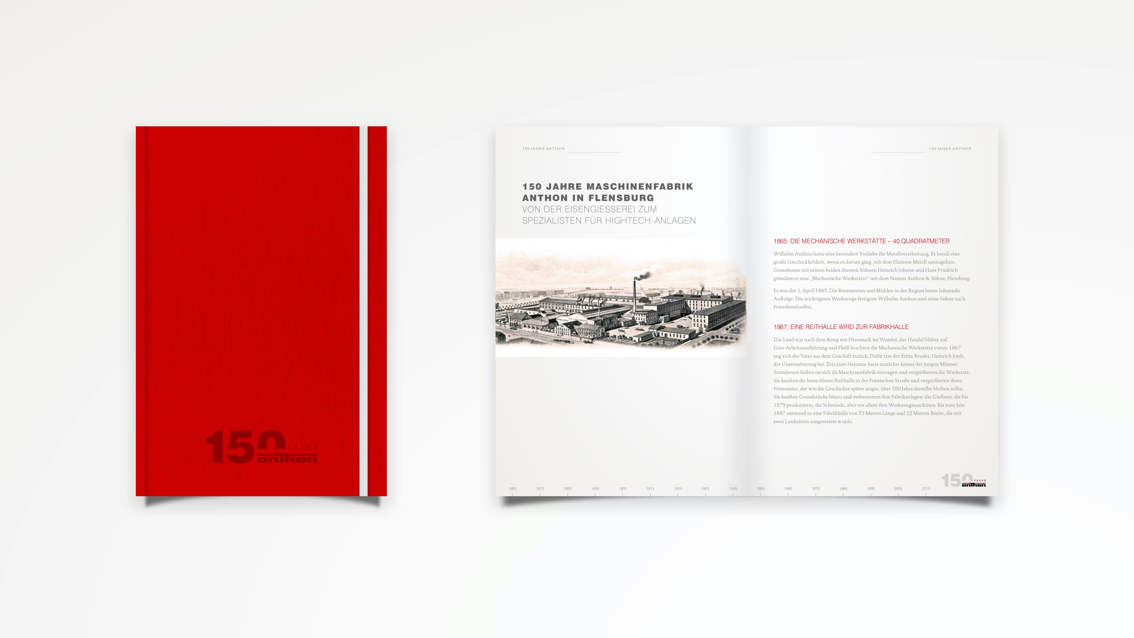 hochzwei_anth_slider_01.jpg Rotes Notizheft und Doppelseite über Anfänge der Anthon GmbH