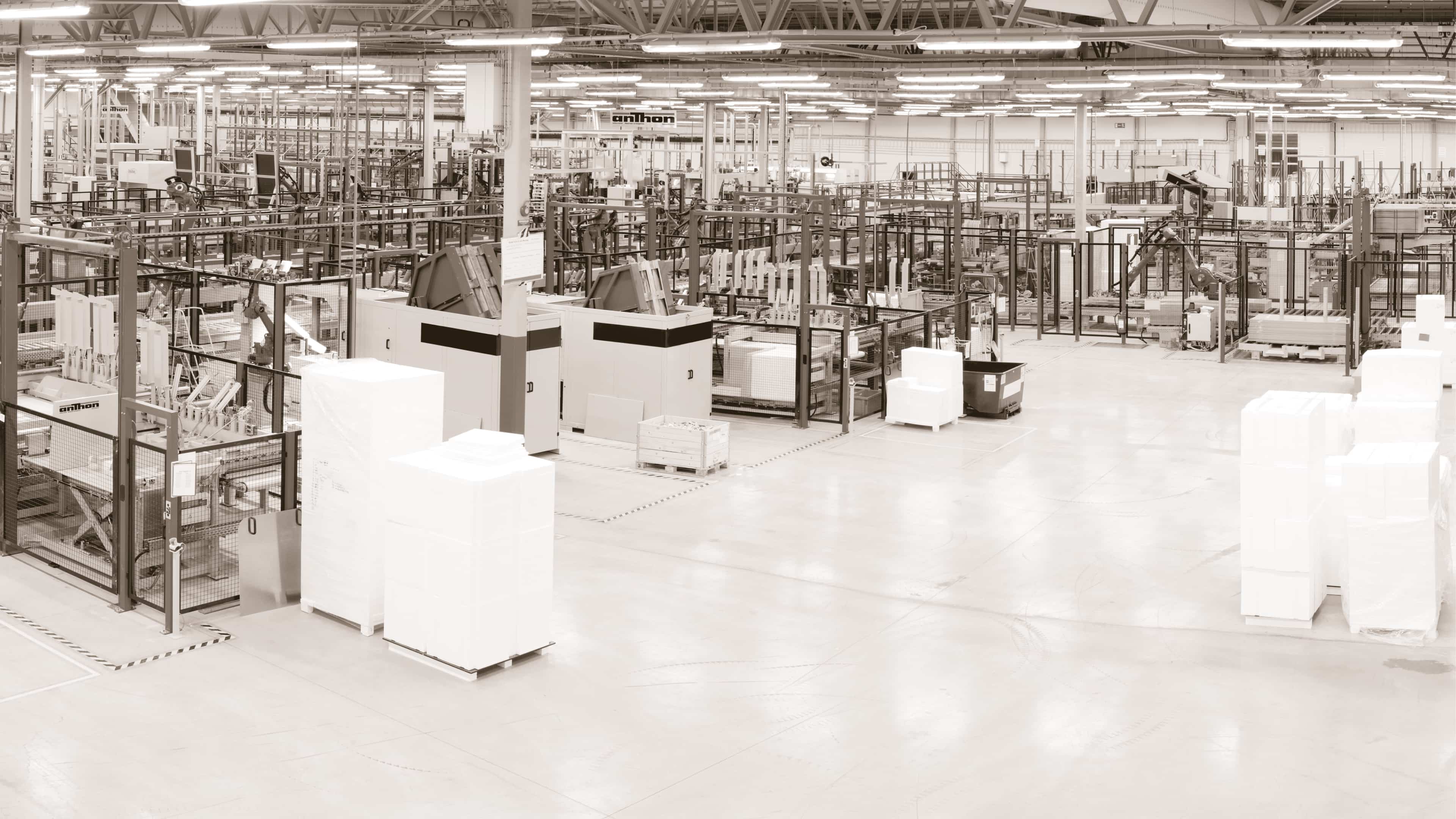 Blick in die Arbeitshalle der anthon GmbH