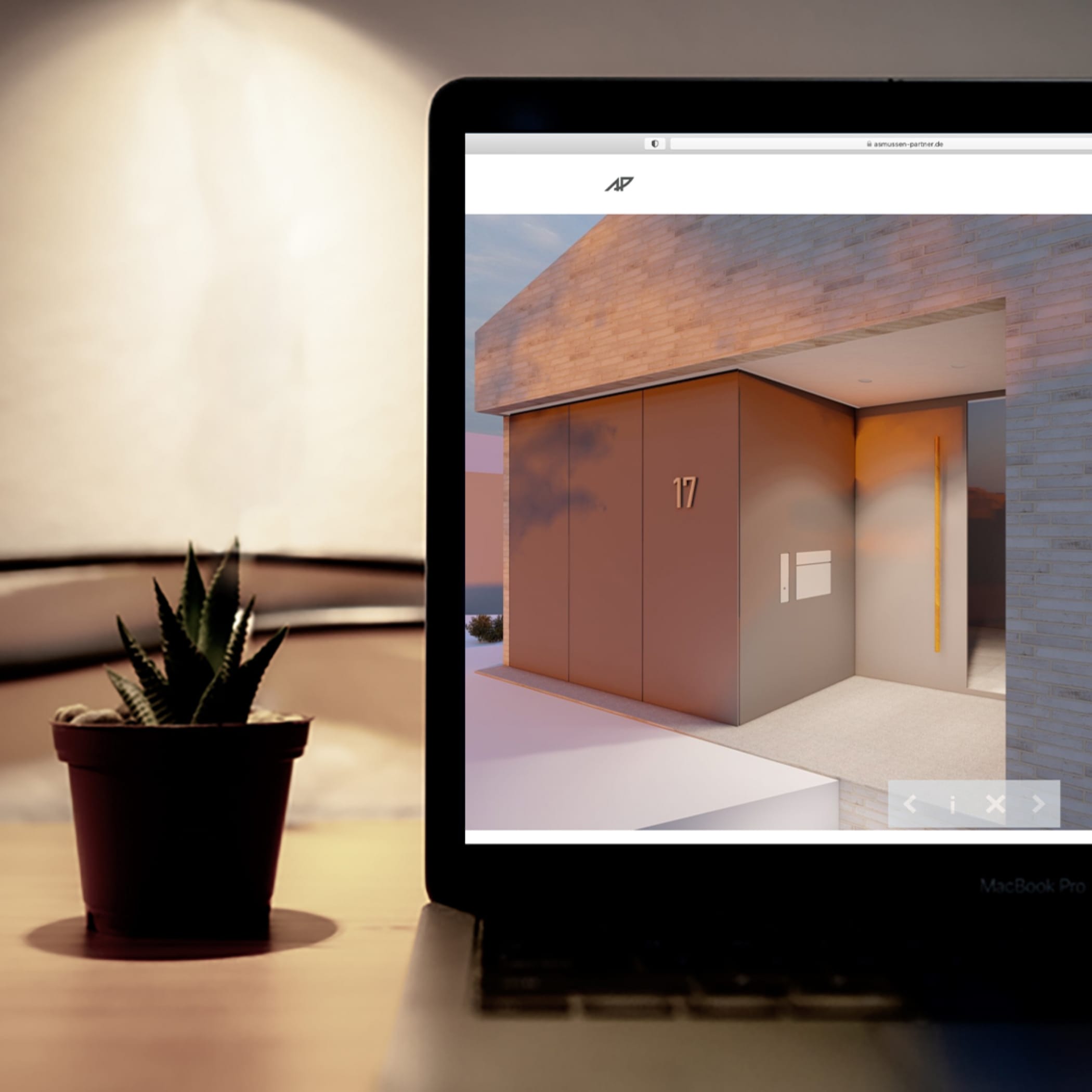 hochzwei_aspa_teaser_05.jpg Blick auf Laptop, das die Website von asmussen-partner.de zeigt