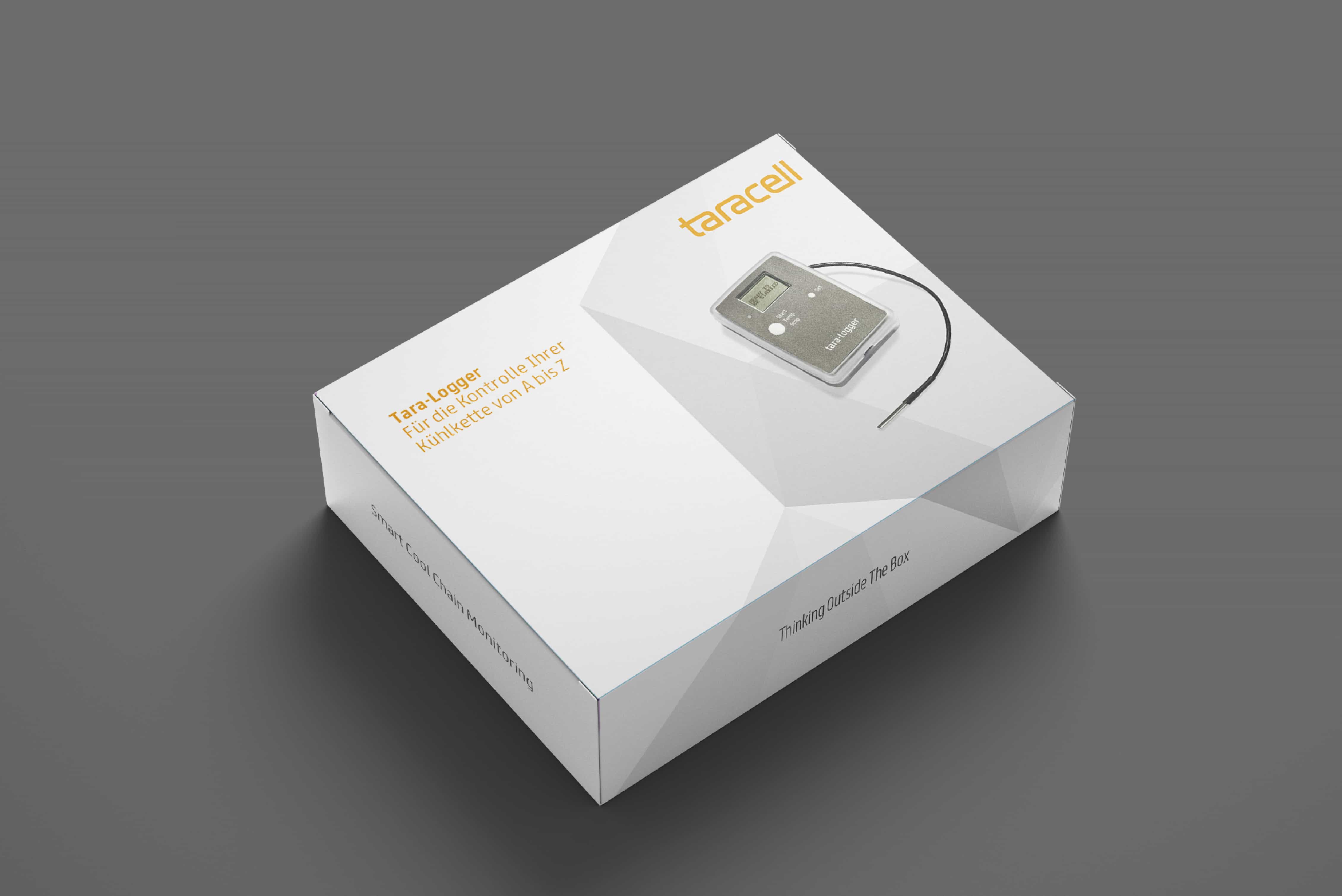 hochzwei_backp_teaser_gross_01.jpg Weißer Karton mit Aufdruck Taracell vor grauem Hintergrund