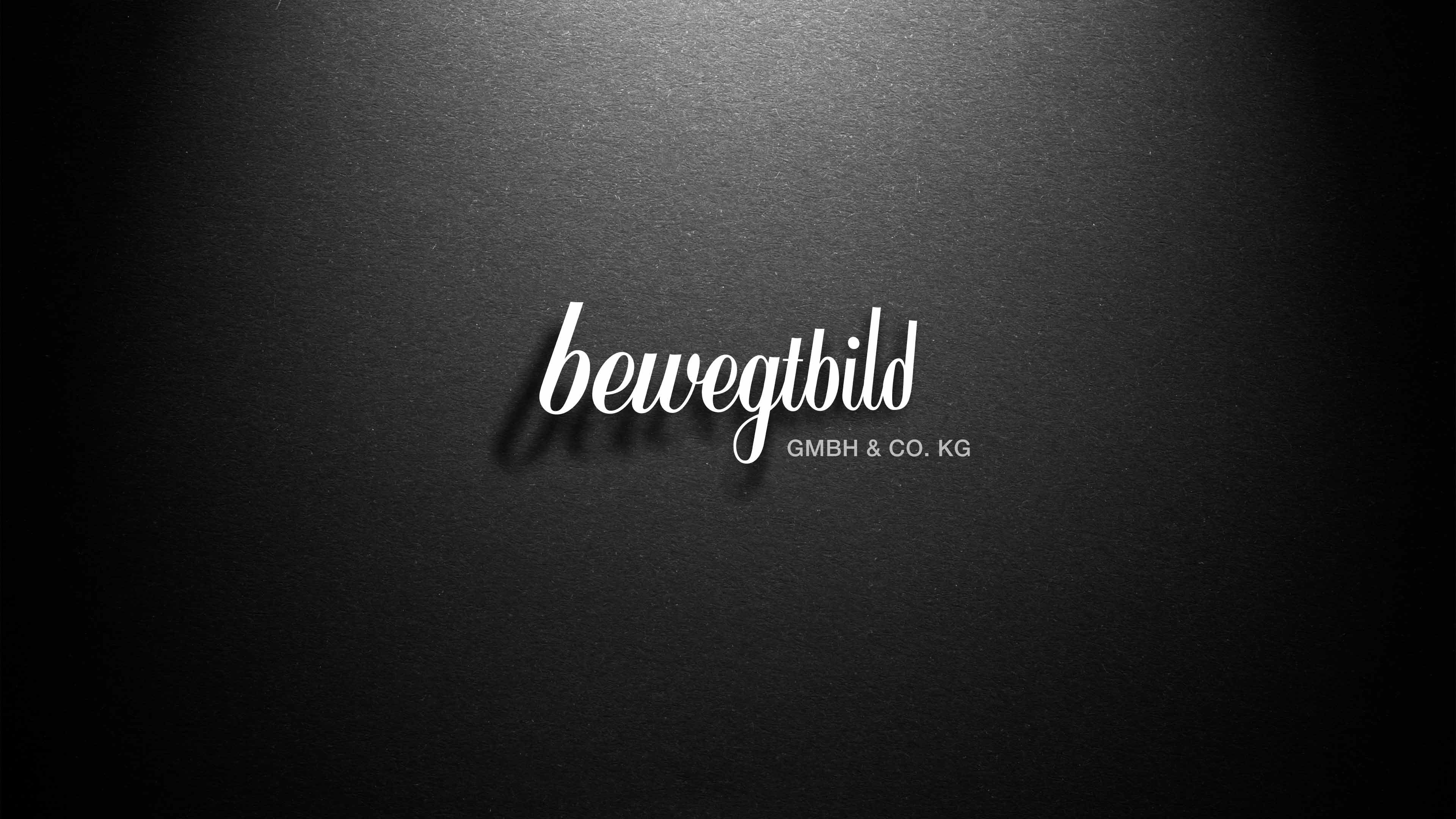 Logo bewegtbild auf schwarzem Grund im rechteckigen Format