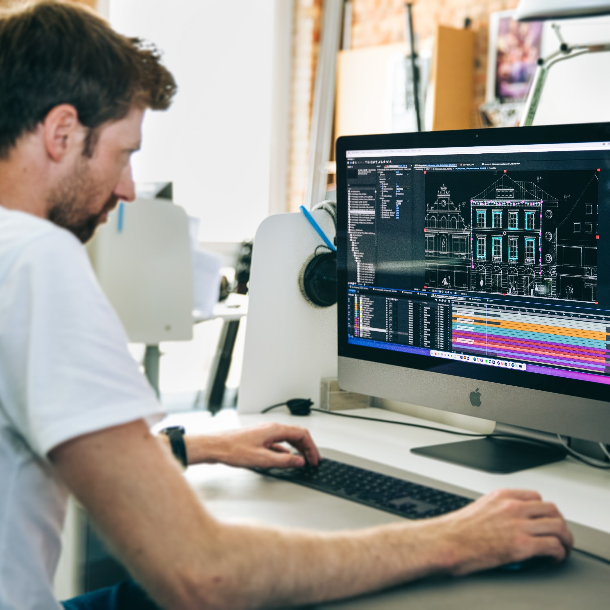 hochzwei_bb_teaser_03.jpg Blick über die Schulter eines Mitarbeiters, der an einem Mac arbeitet