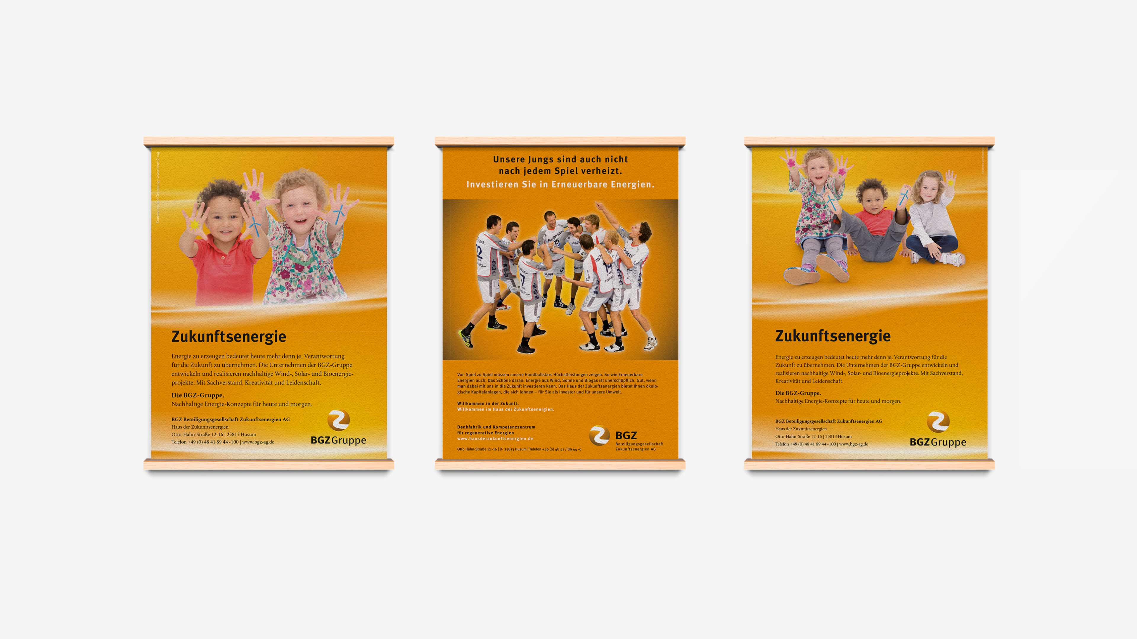 Drei orangefarbene Plakate der BGZ Gruppe