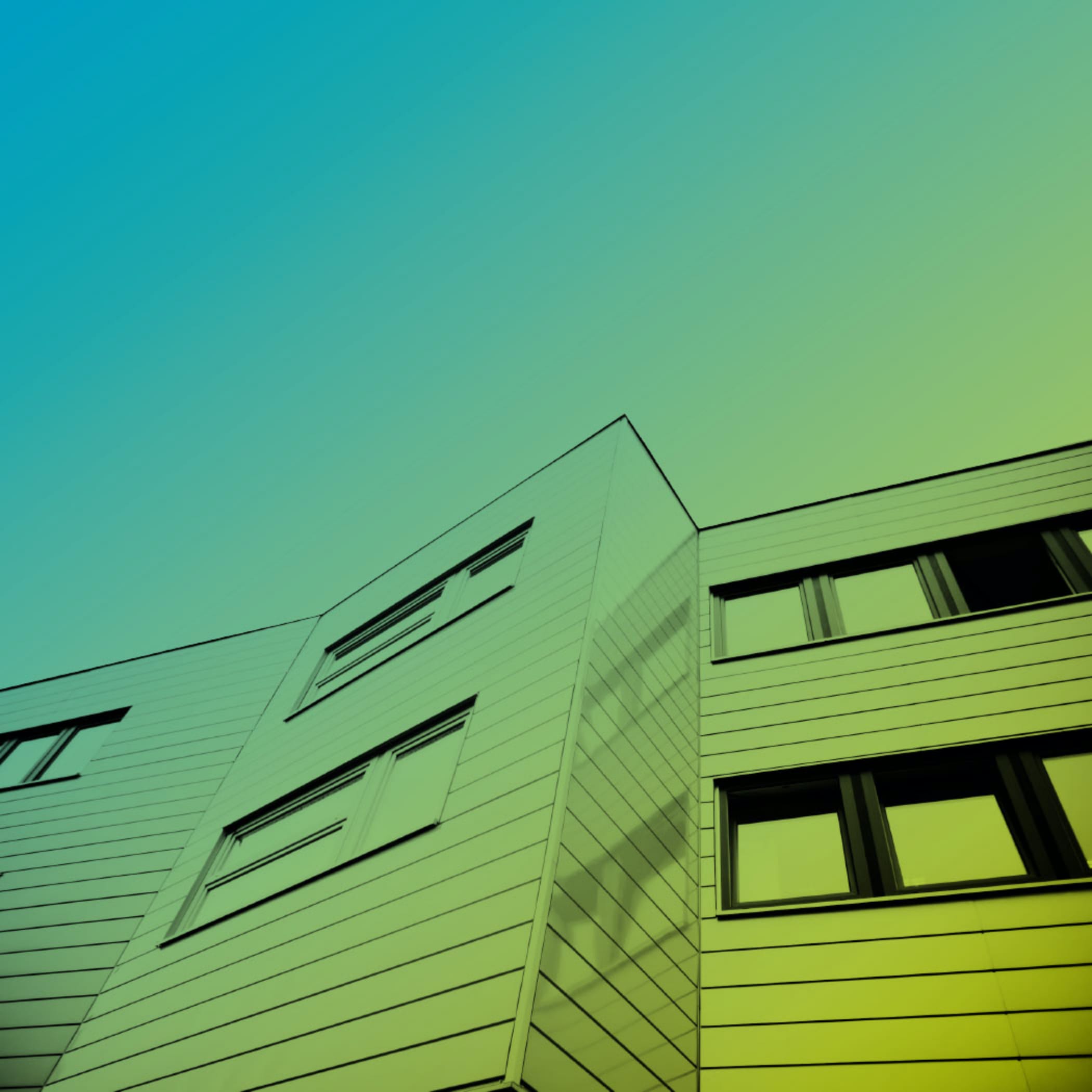 hochzwei_grey_teaser_01.jpg Aufblick auf ein Gebäude in blau-grün-gelber Optik