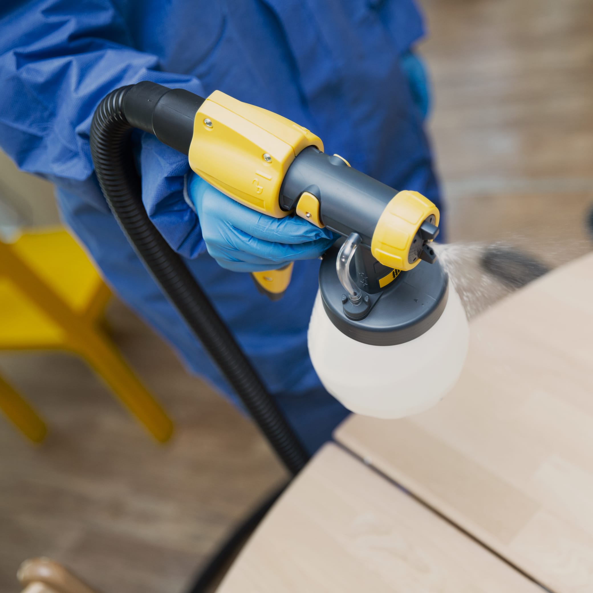 hochzwei_bockh_teaser_05.jpg Gelbe Reinigungssprühflasche