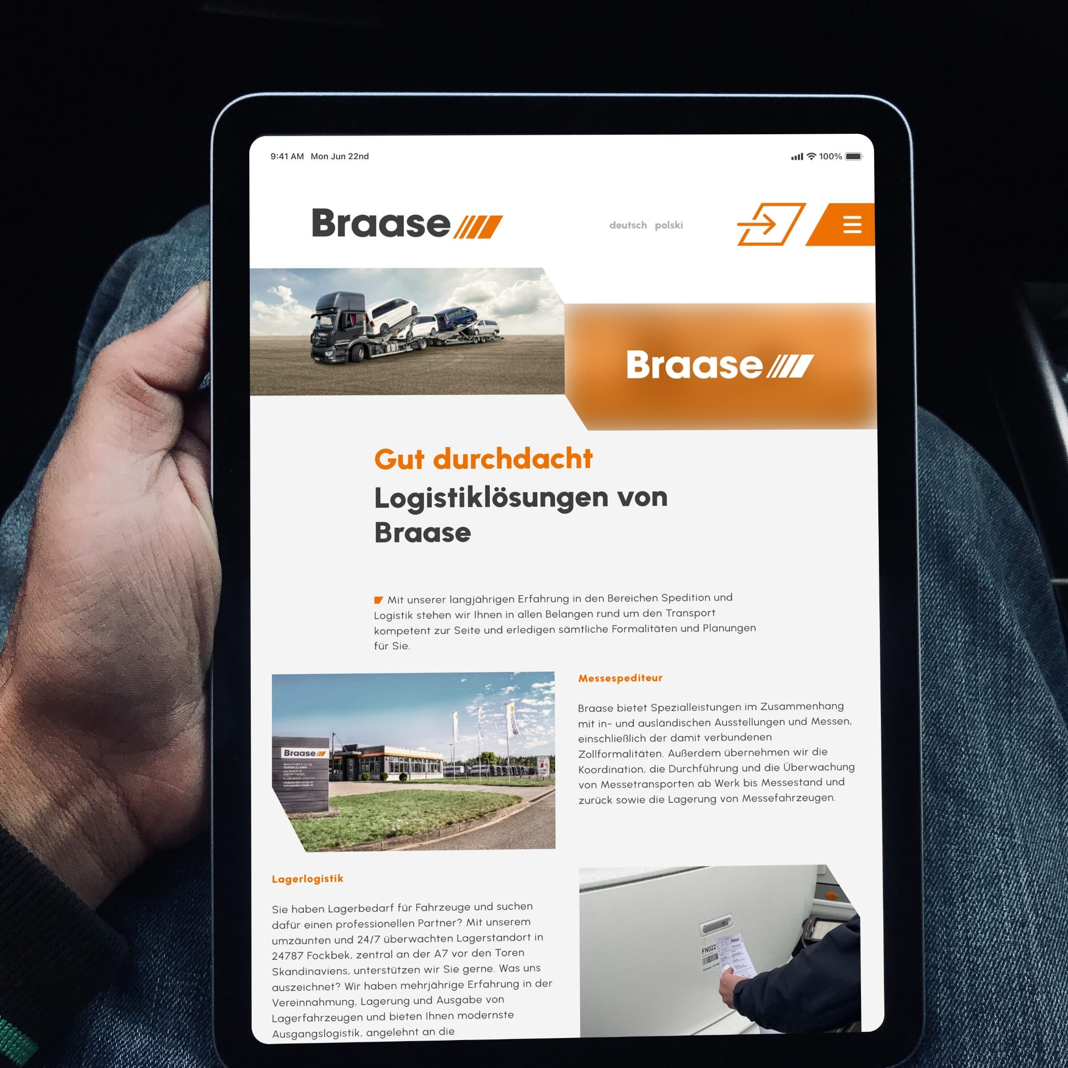 Tablet zeigt Startseite der Spedition Braase