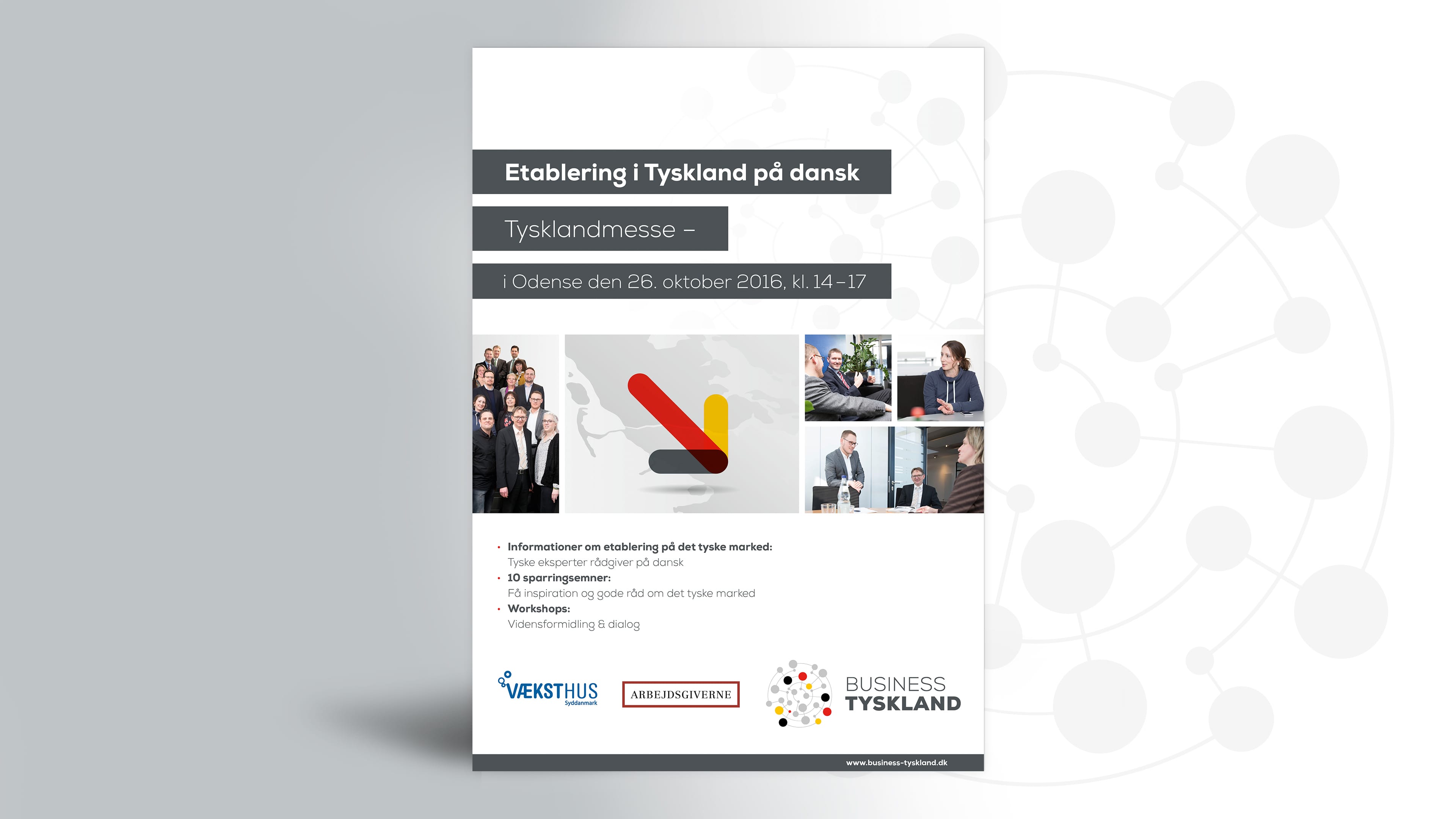 hochzwei_tyskland_slider_03.jpg Schwarz-weiße Anzeige mit Fotos und dänischem Text