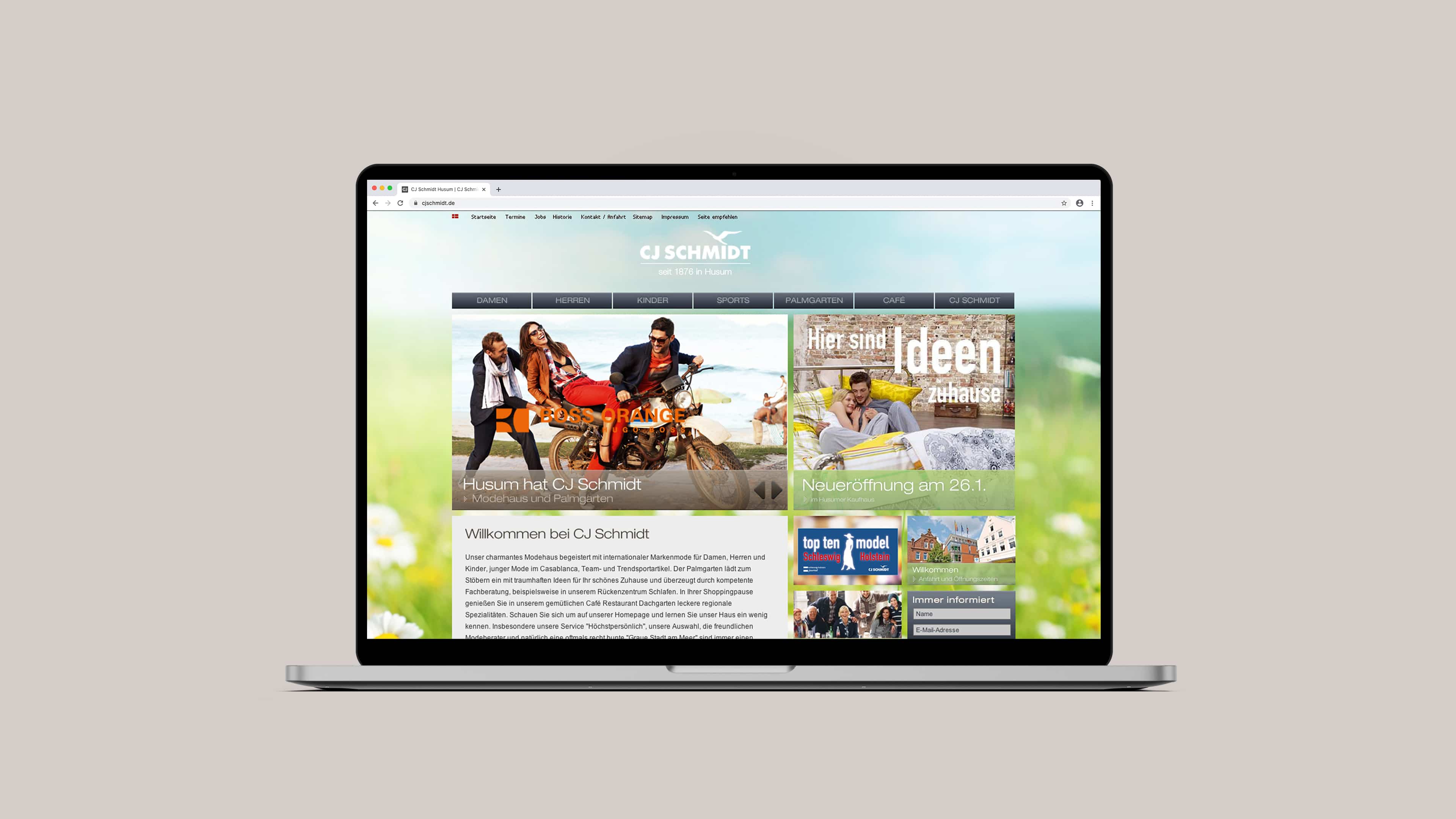 hochzwei_cjsc_slider_01.jpg Rechteckiges Foto, das einen Laptop mit sommerlicher Website von cjschmidt.de zeigt