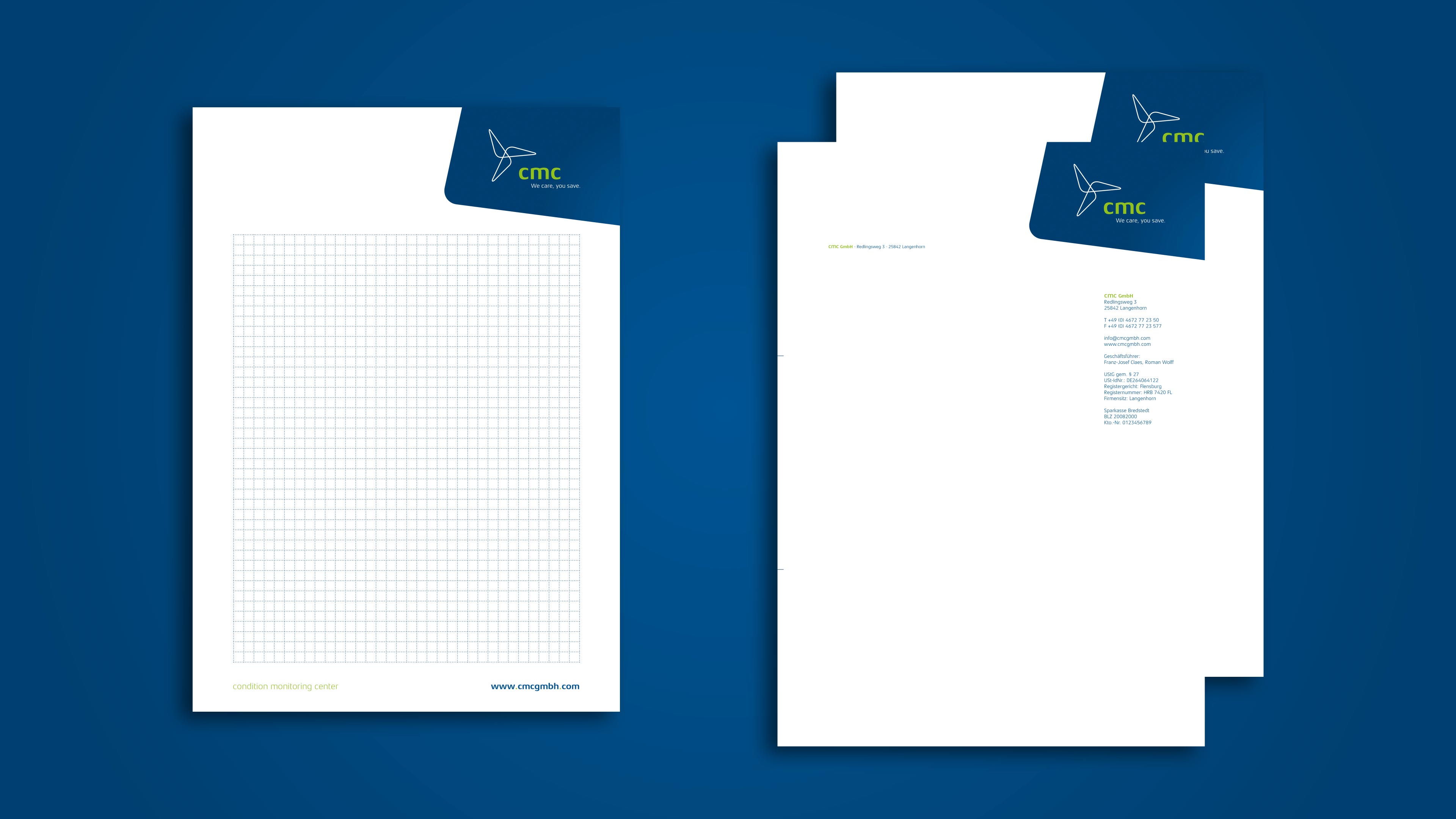hochzwei_cmc_slider_03.jpg Kariertes und Blanko-Geschäftspapier von cmc mit blauem Logo