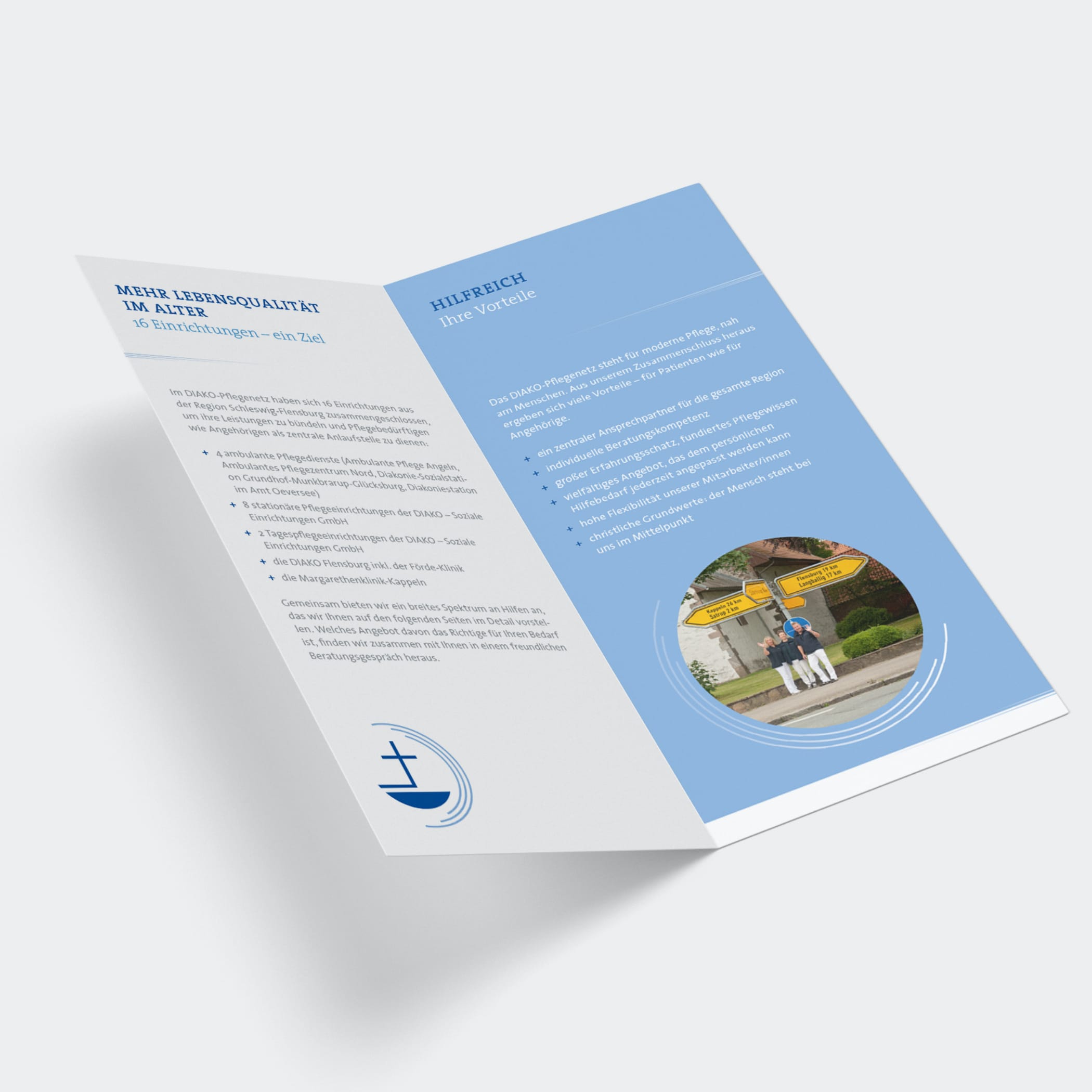 hochzwei_dpfl_teaser_07.jpg Aufgeschlagenen Broschüre für das Diako Pflegenetz in weiß und hellblau